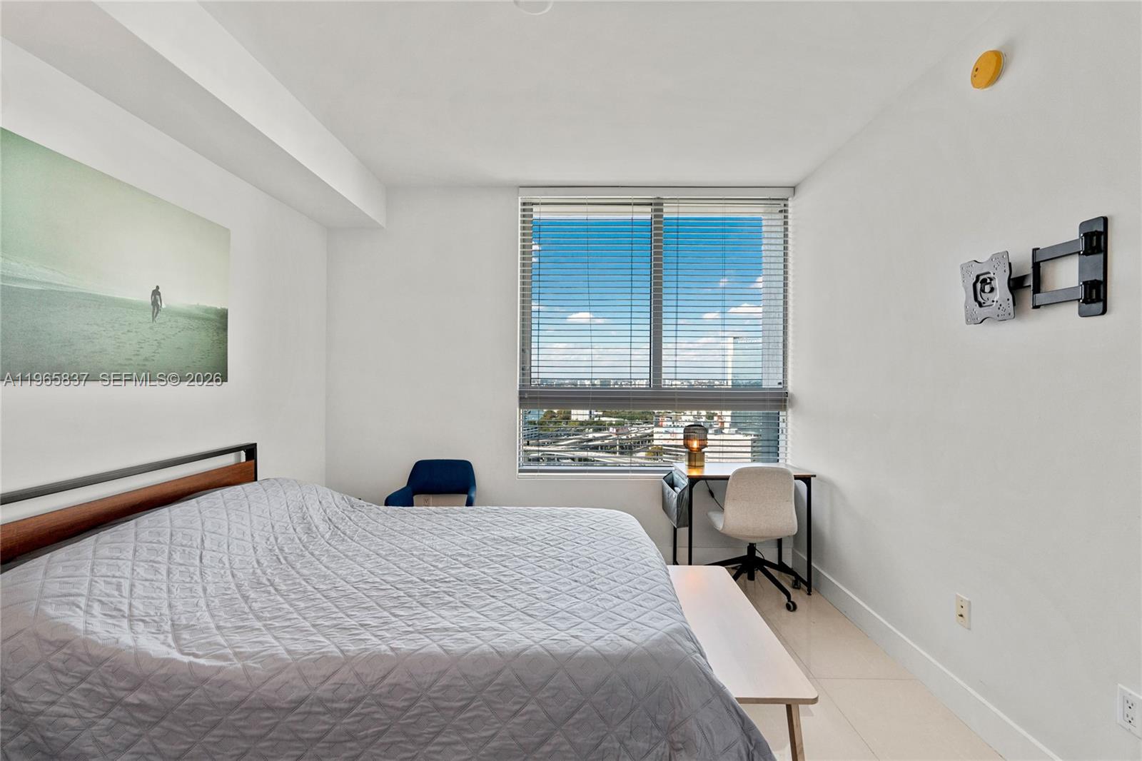 90 SW 3rd St #2706 Miami, FL 33130