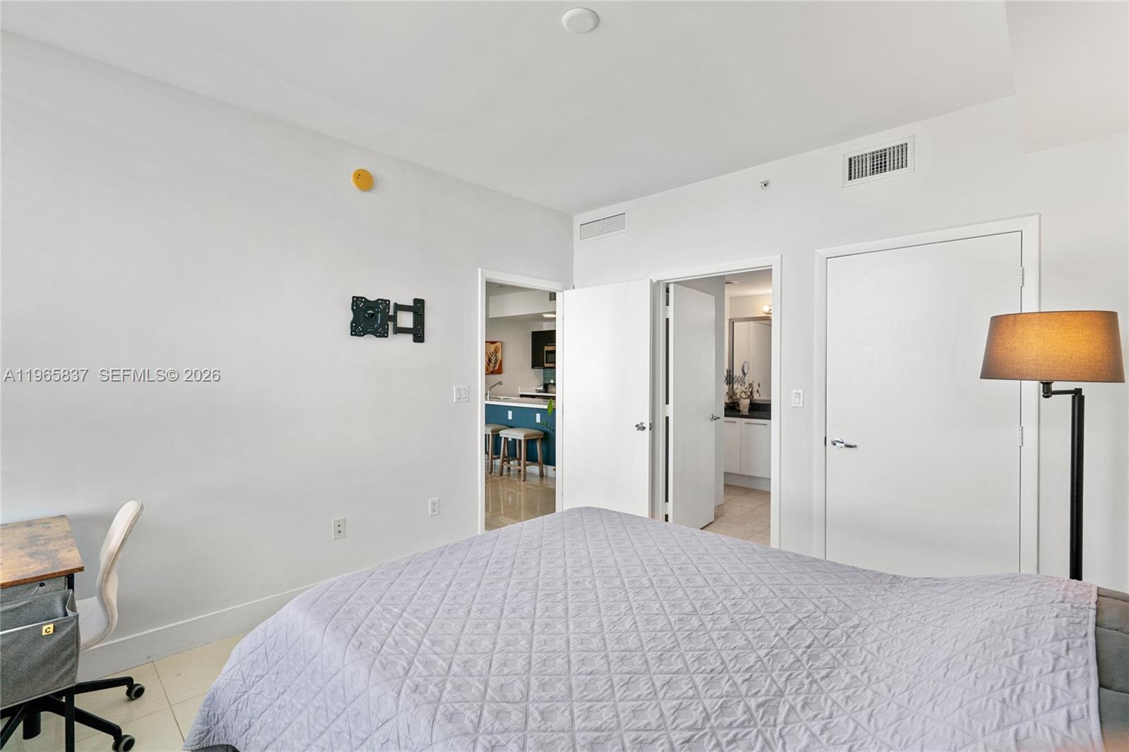 90 SW 3rd St #2706 Miami, FL 33130