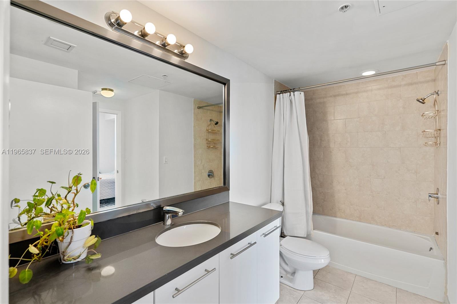 90 SW 3rd St #2706 Miami, FL 33130