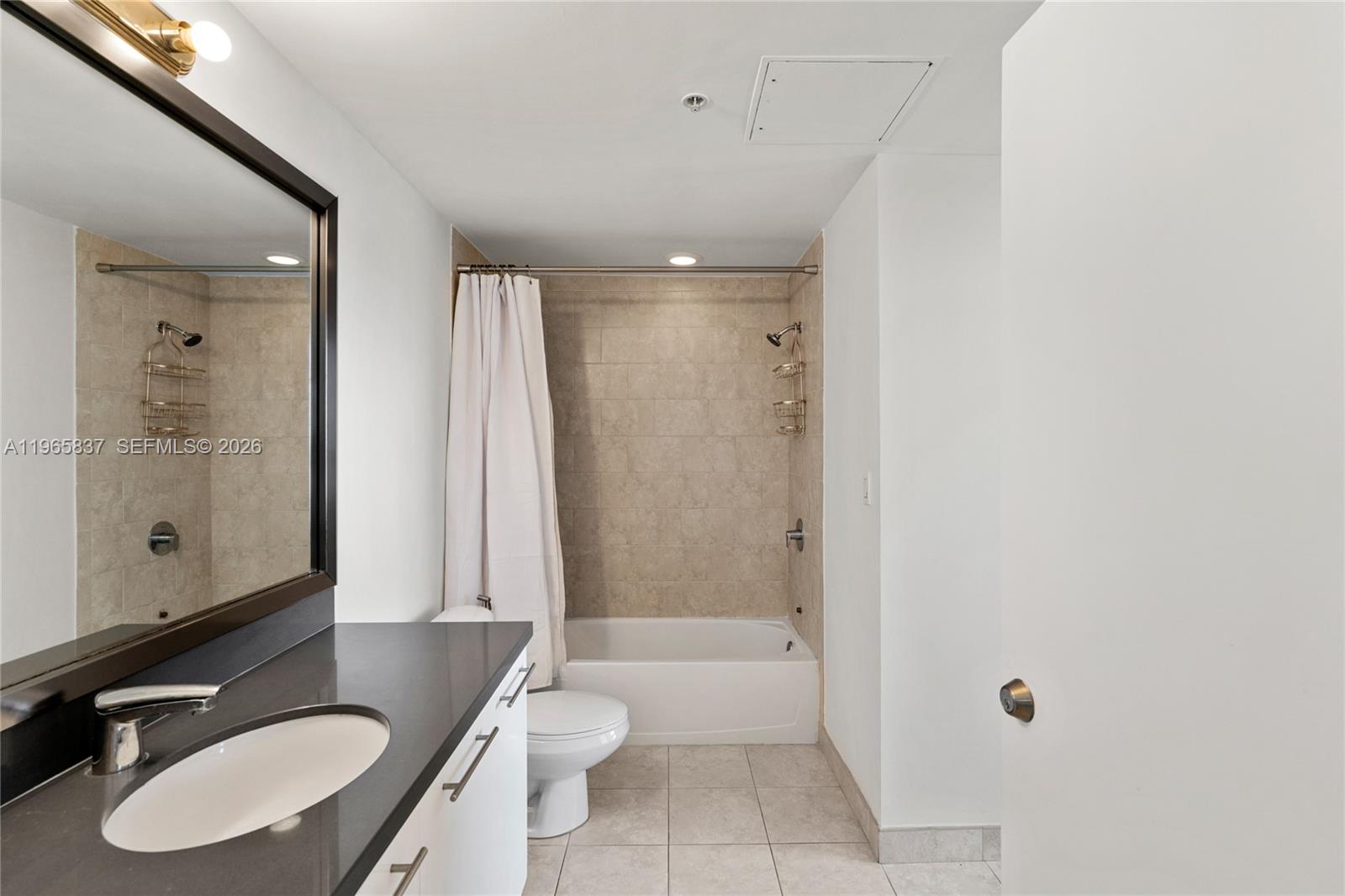 90 SW 3rd St #2706 Miami, FL 33130