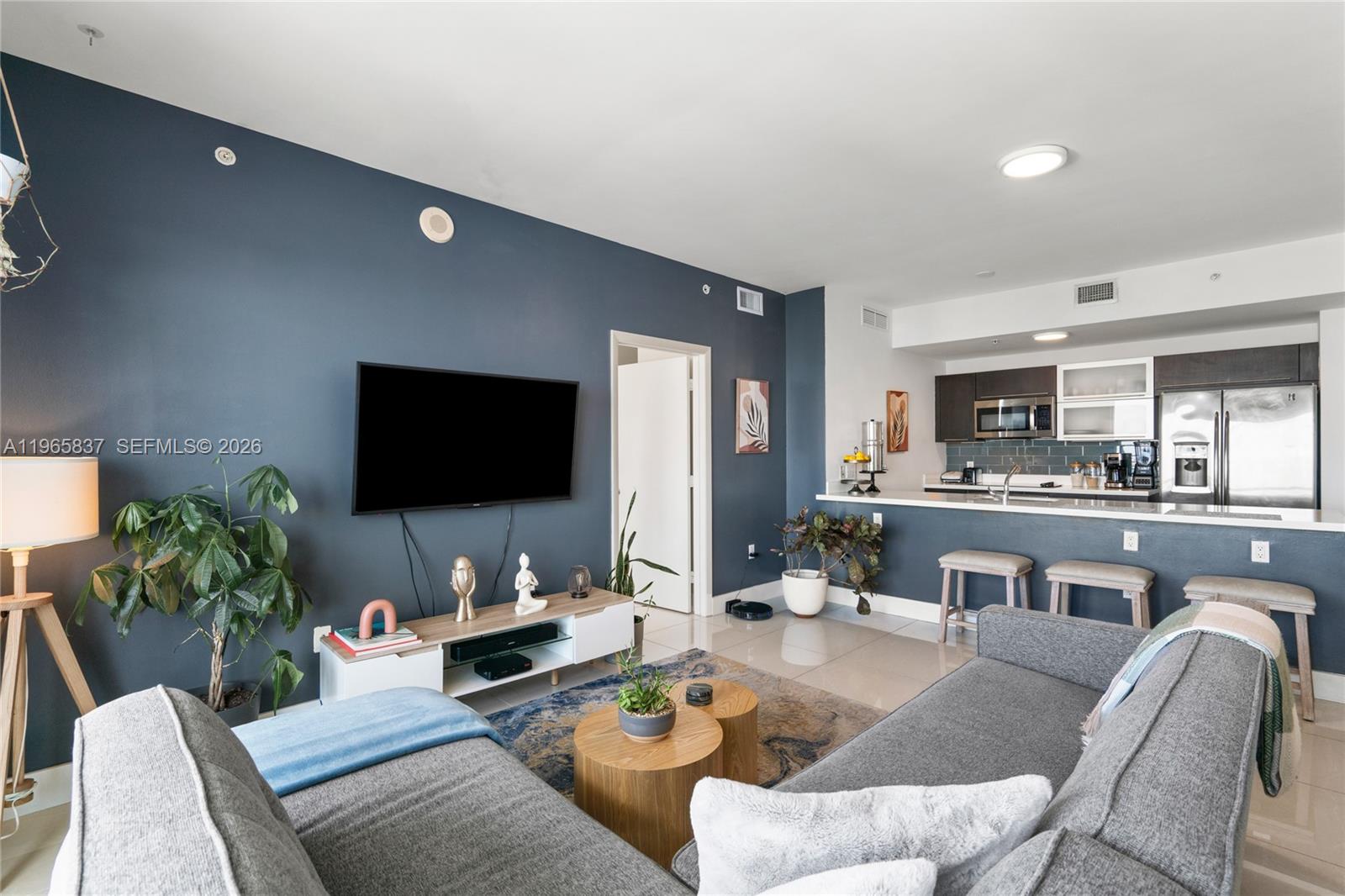 90 SW 3rd St #2706 Miami, FL 33130