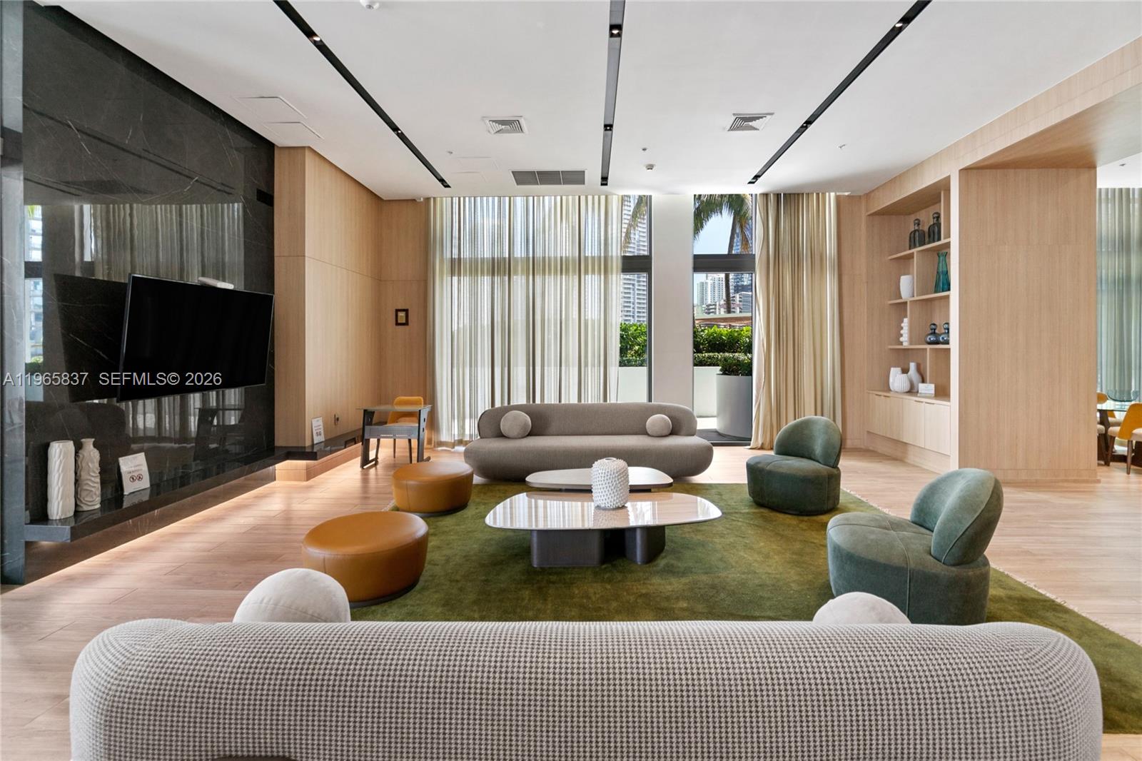 90 SW 3rd St #2706 Miami, FL 33130