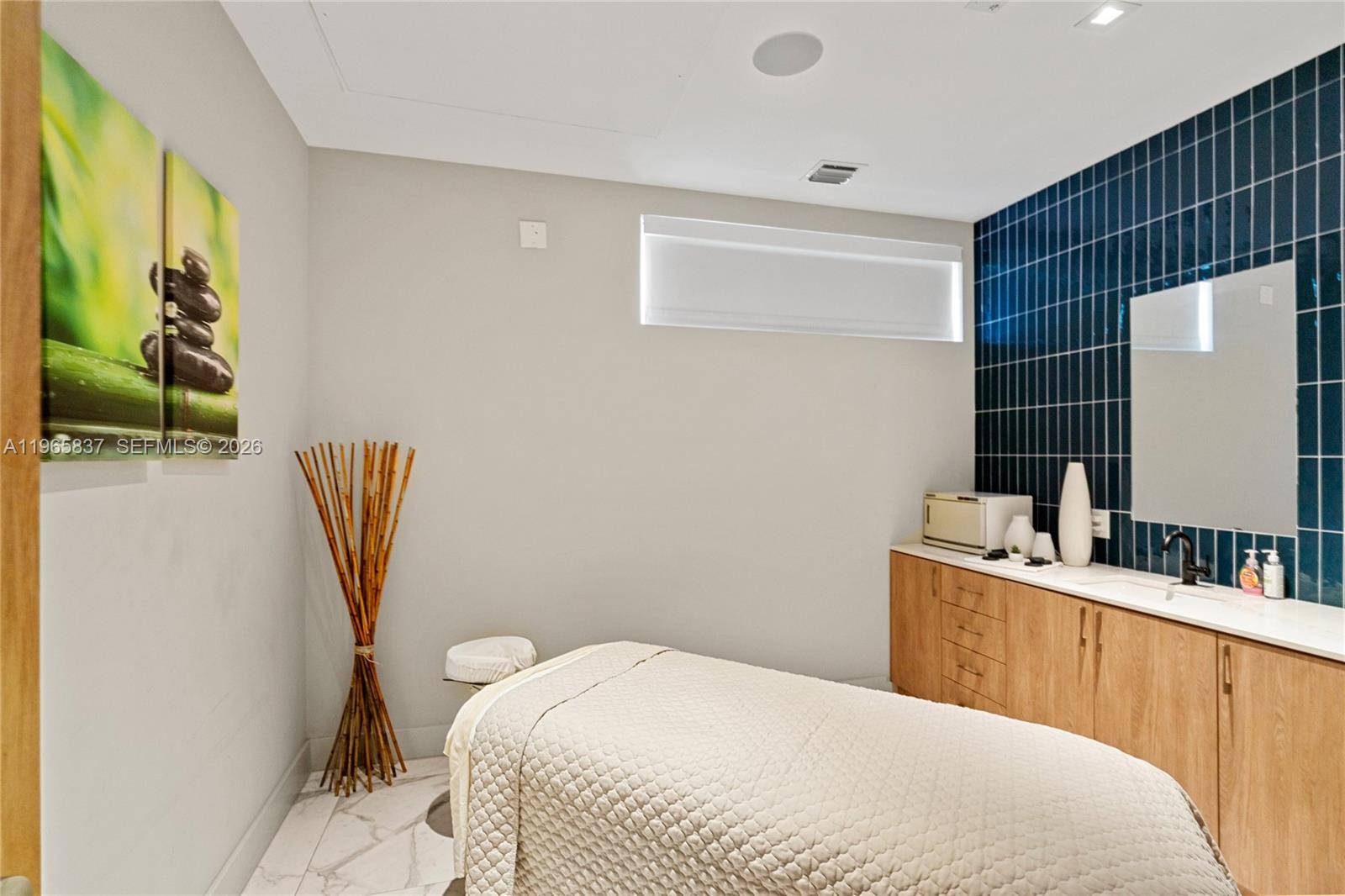 90 SW 3rd St #2706 Miami, FL 33130