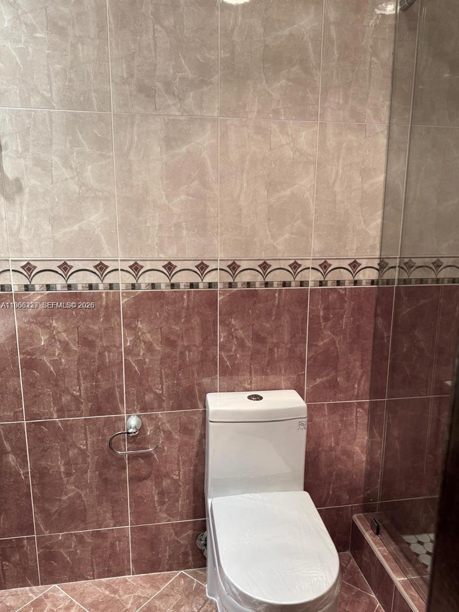 245 Poinciana Dr #505 Sunny Isles Beach, FL 33160