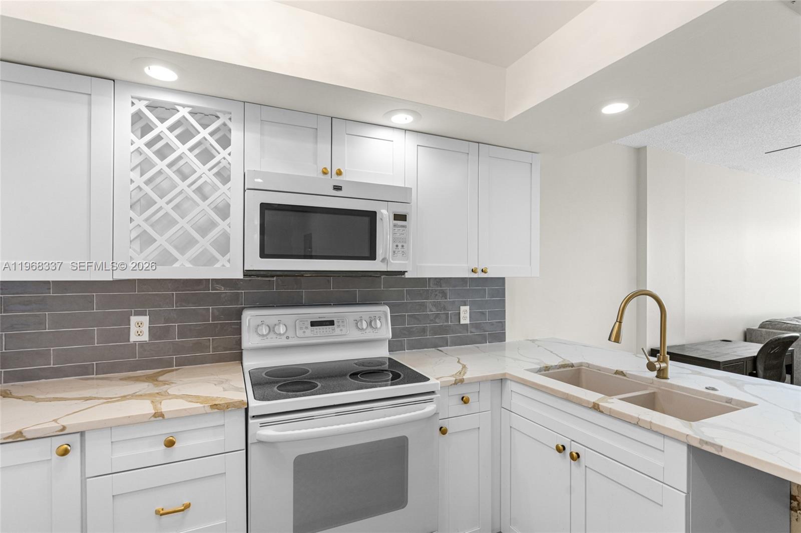 112 Royal Park Dr #3H