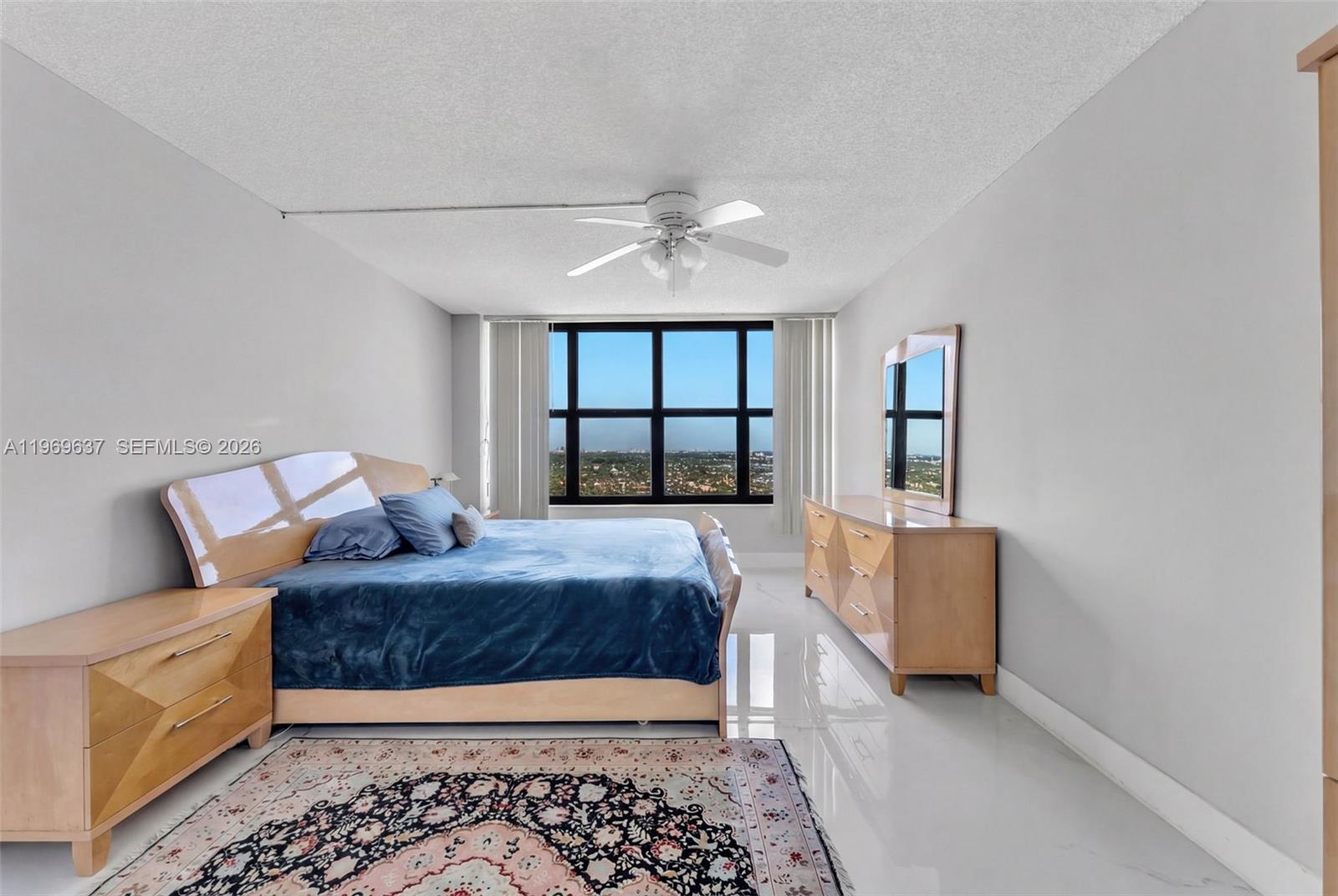 2500 Parkview Dr #2407 Hallandale Beach, FL 33009