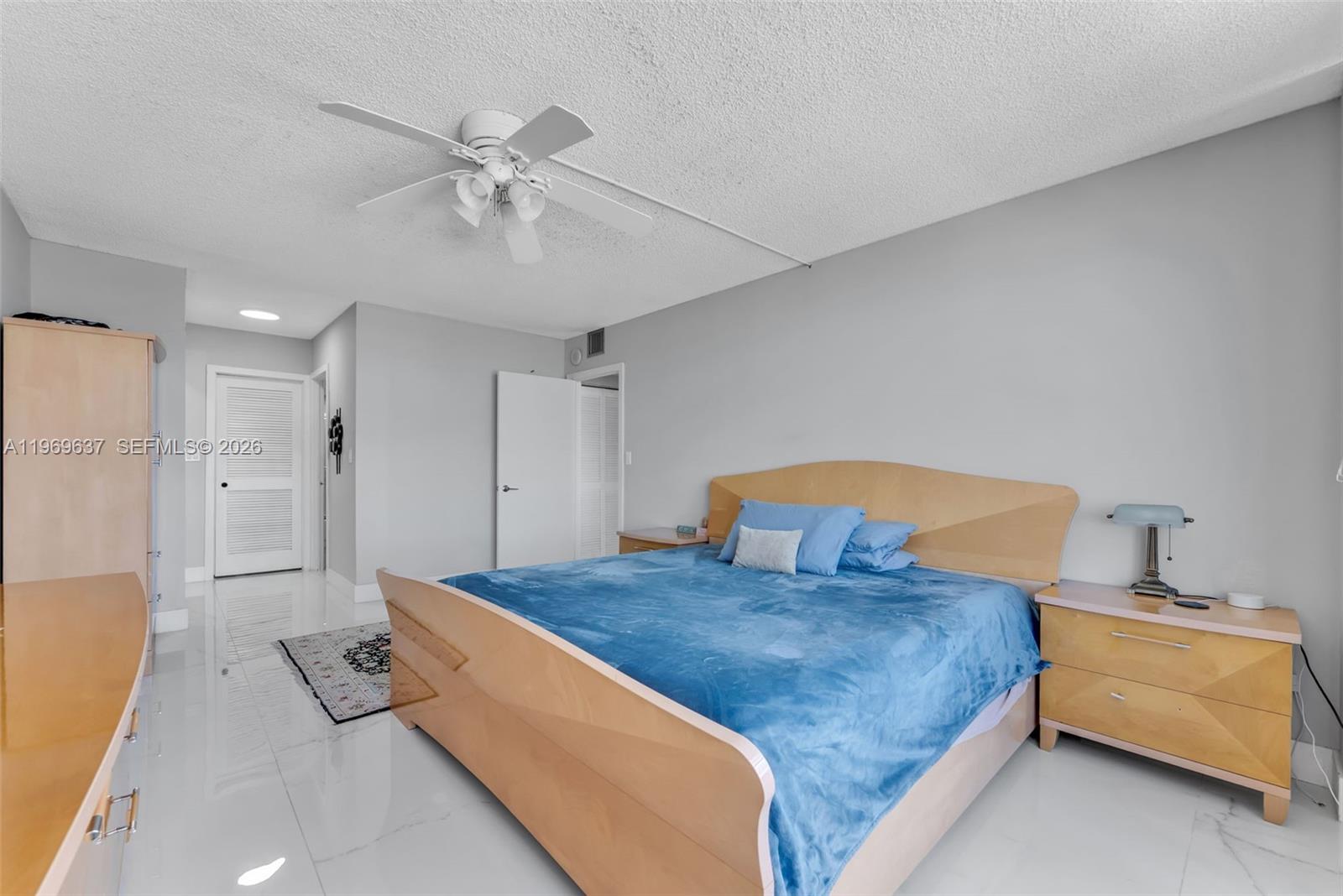 2500 Parkview Dr #2407 Hallandale Beach, FL 33009