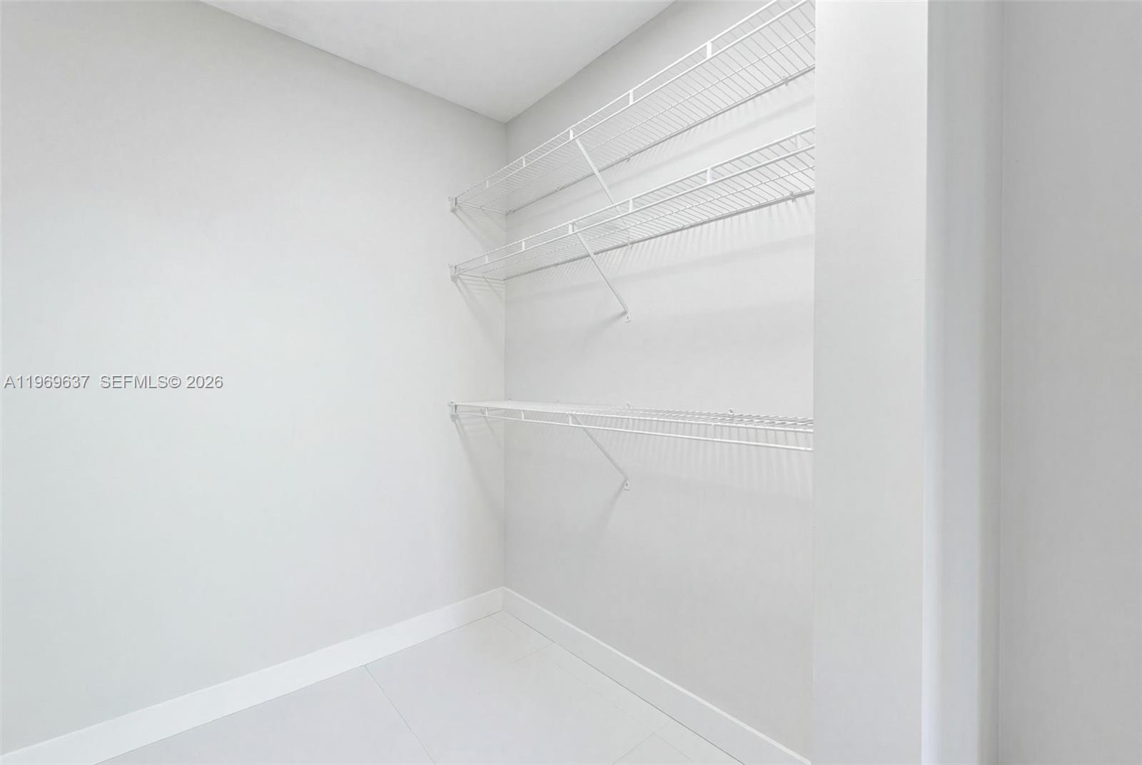 2500 Parkview Dr #2407 Hallandale Beach, FL 33009