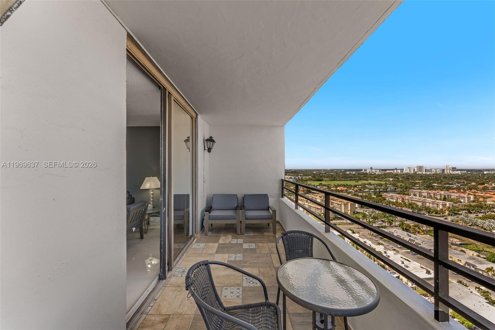 2500 Parkview Dr #2407 Hallandale Beach, FL 33009