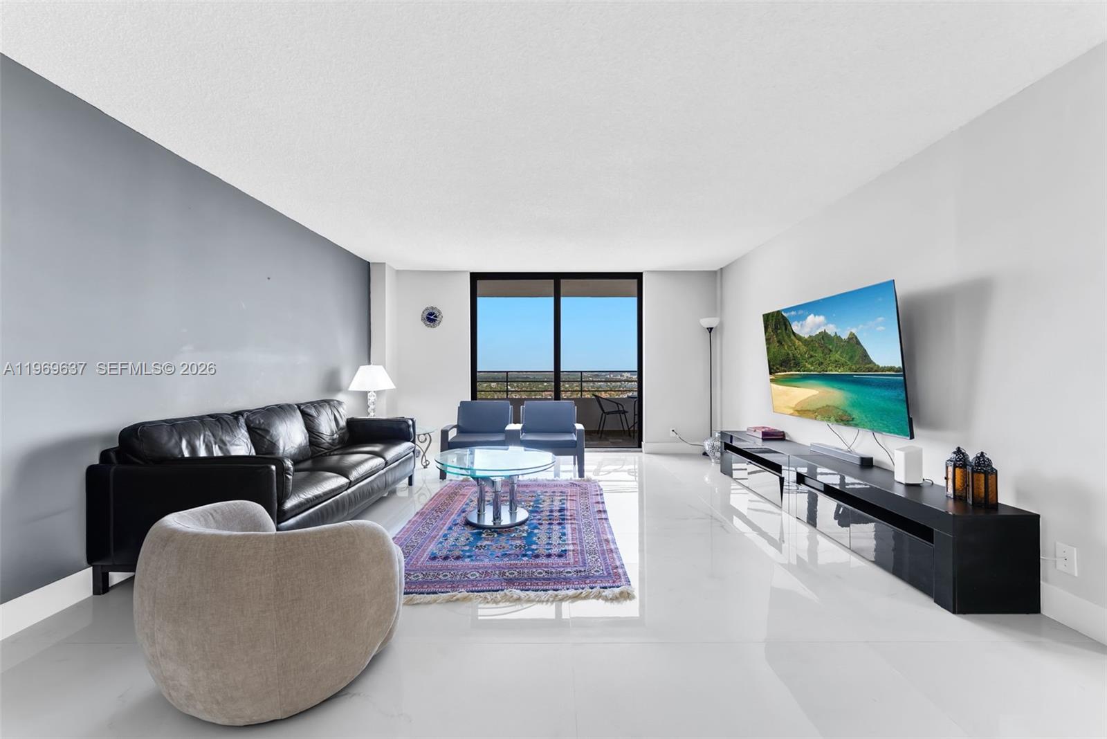 2500 Parkview Dr #2407 Hallandale Beach, FL 33009