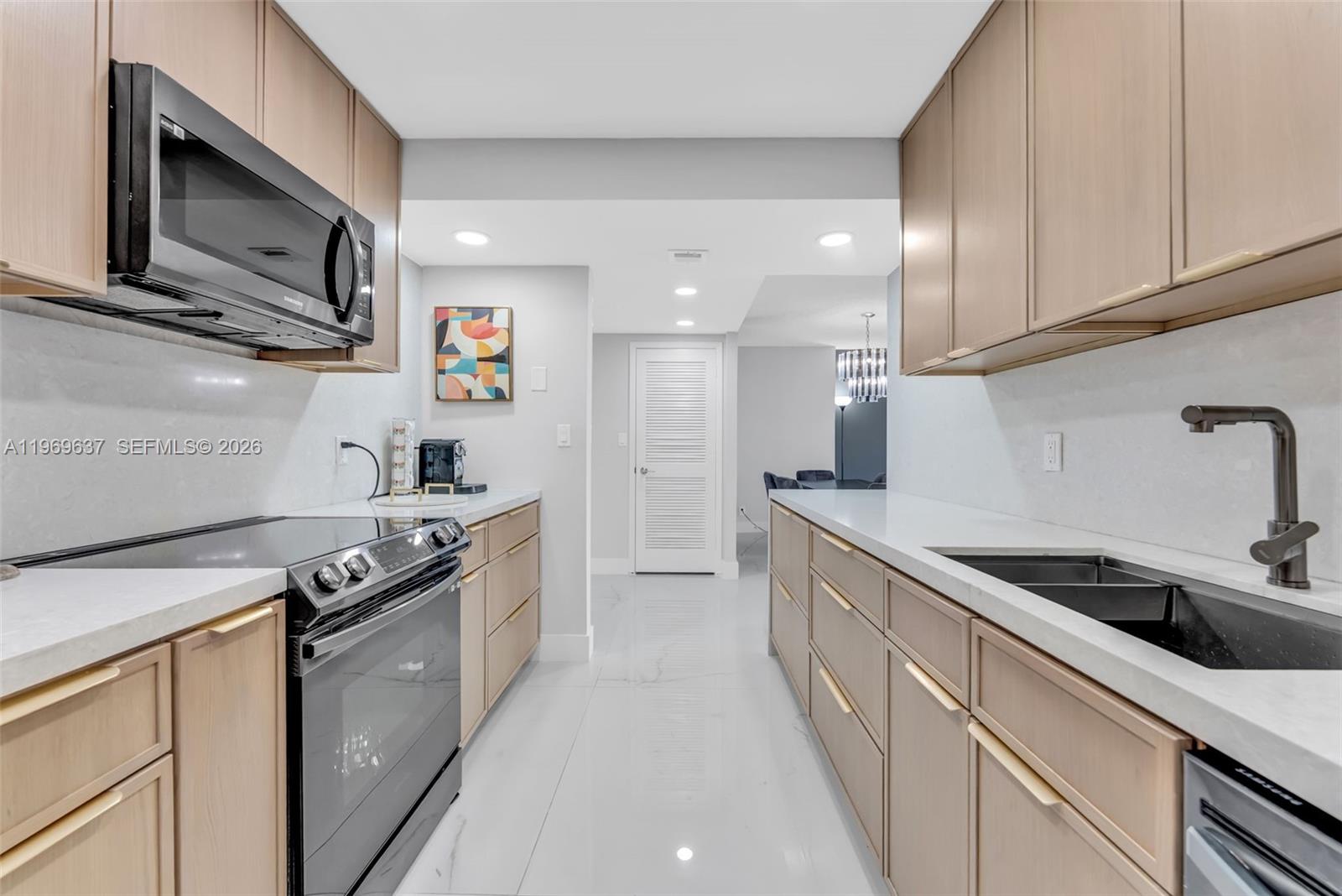 2500 Parkview Dr #2407 Hallandale Beach, FL 33009