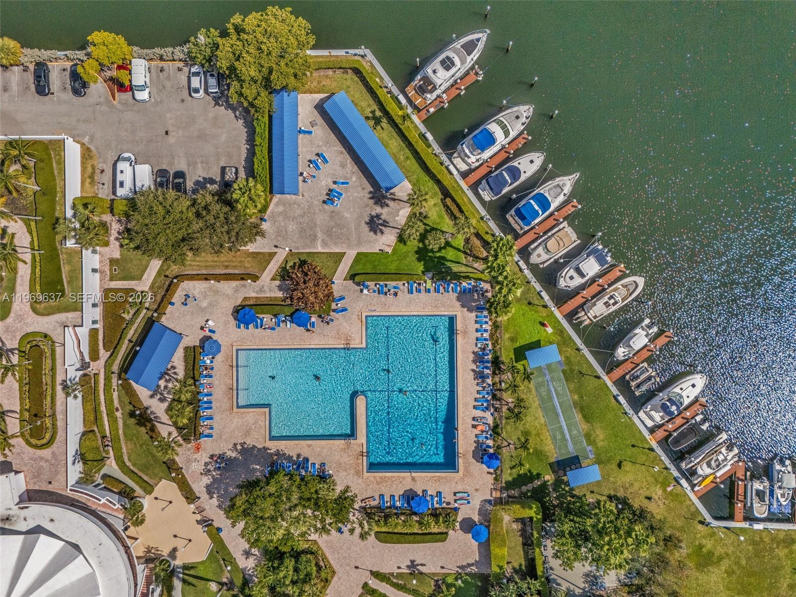 2500 Parkview Dr #2407 Hallandale Beach, FL 33009