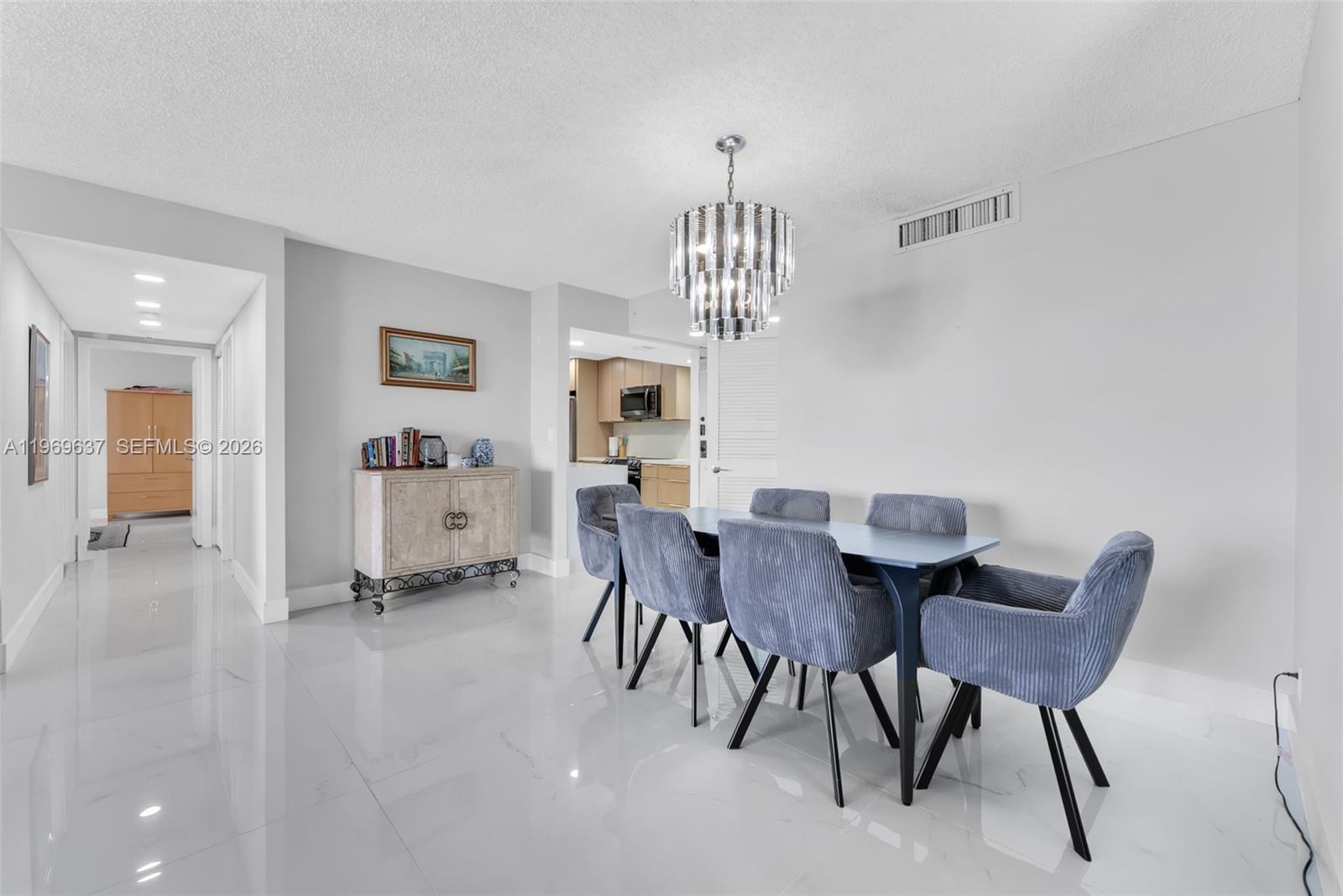 2500 Parkview Dr #2407 Hallandale Beach, FL 33009