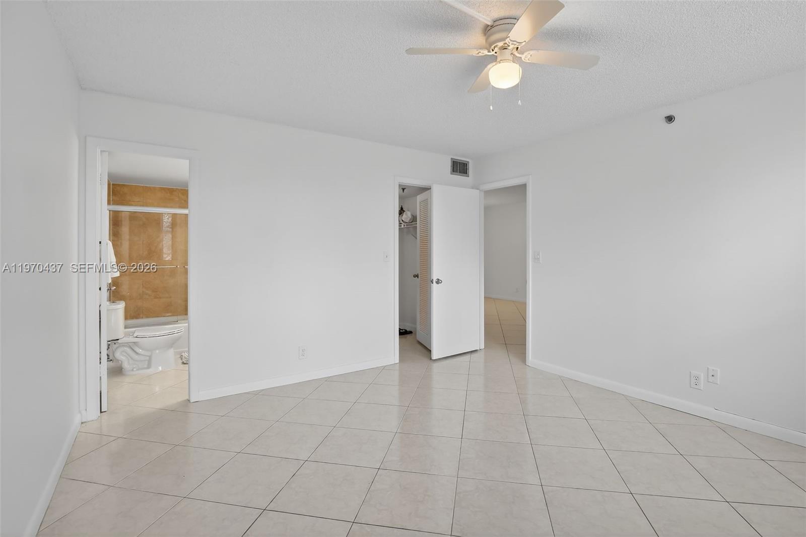 3300 W Rolling Hls Cir #302 Davie, FL 33328