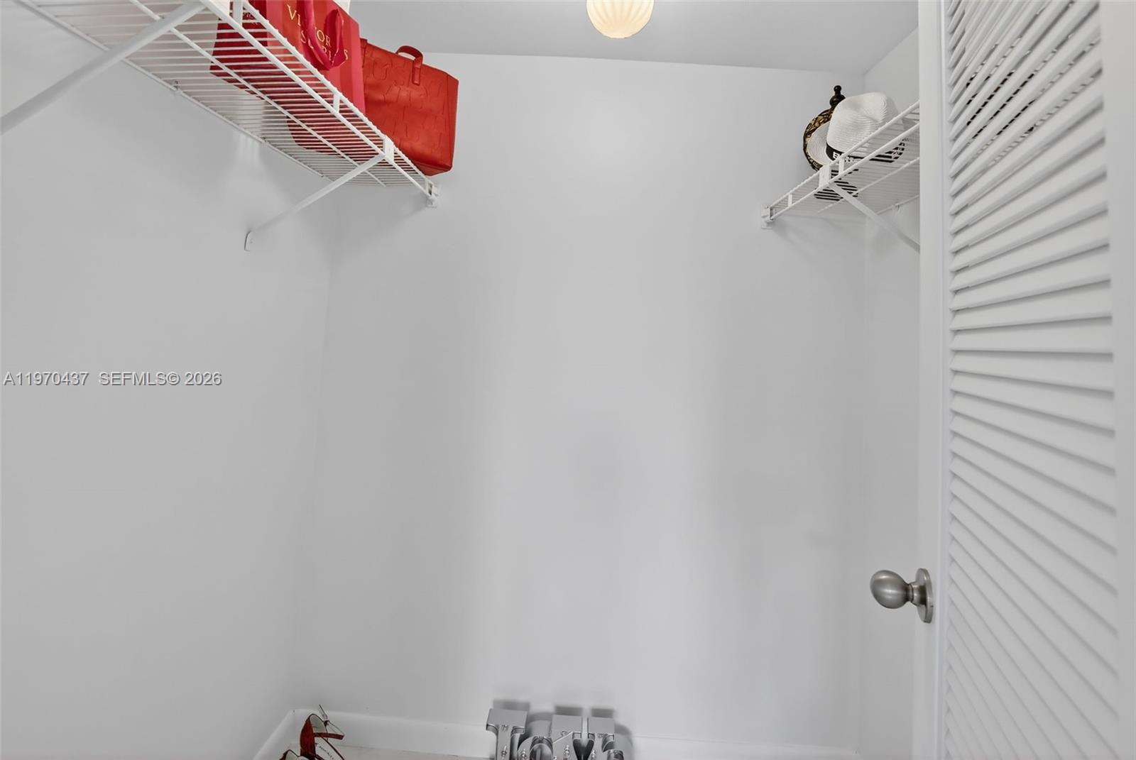 3300 W Rolling Hls Cir #302 Davie, FL 33328