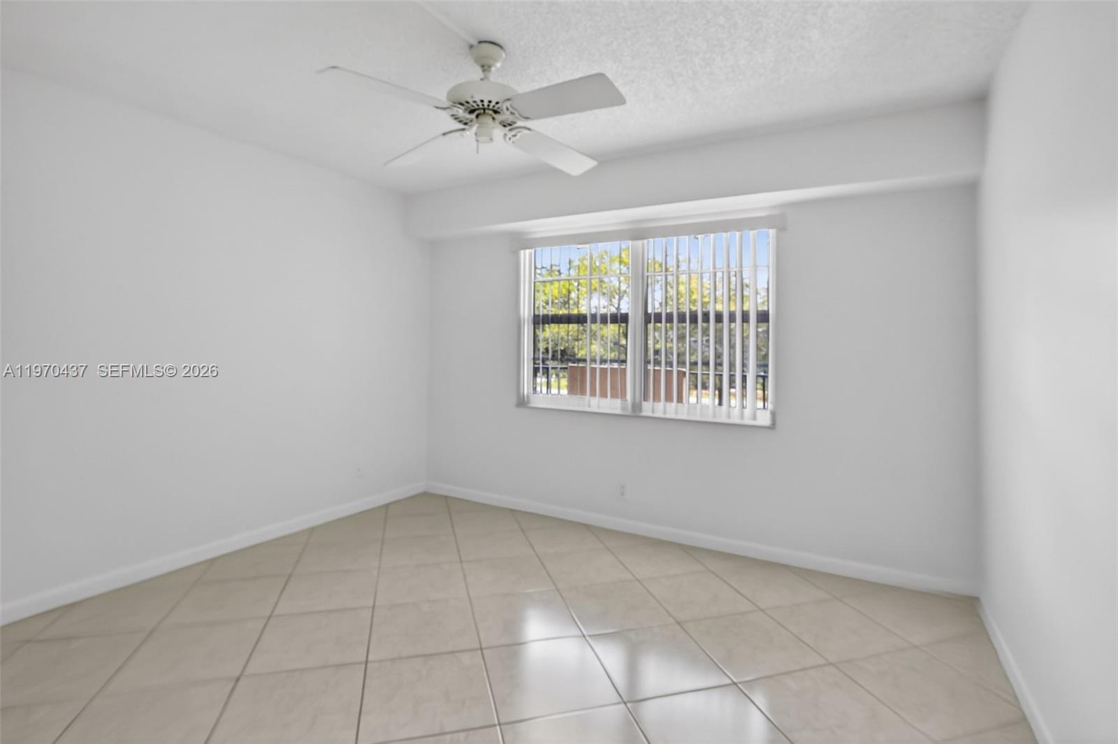 3300 W Rolling Hls Cir #302 Davie, FL 33328