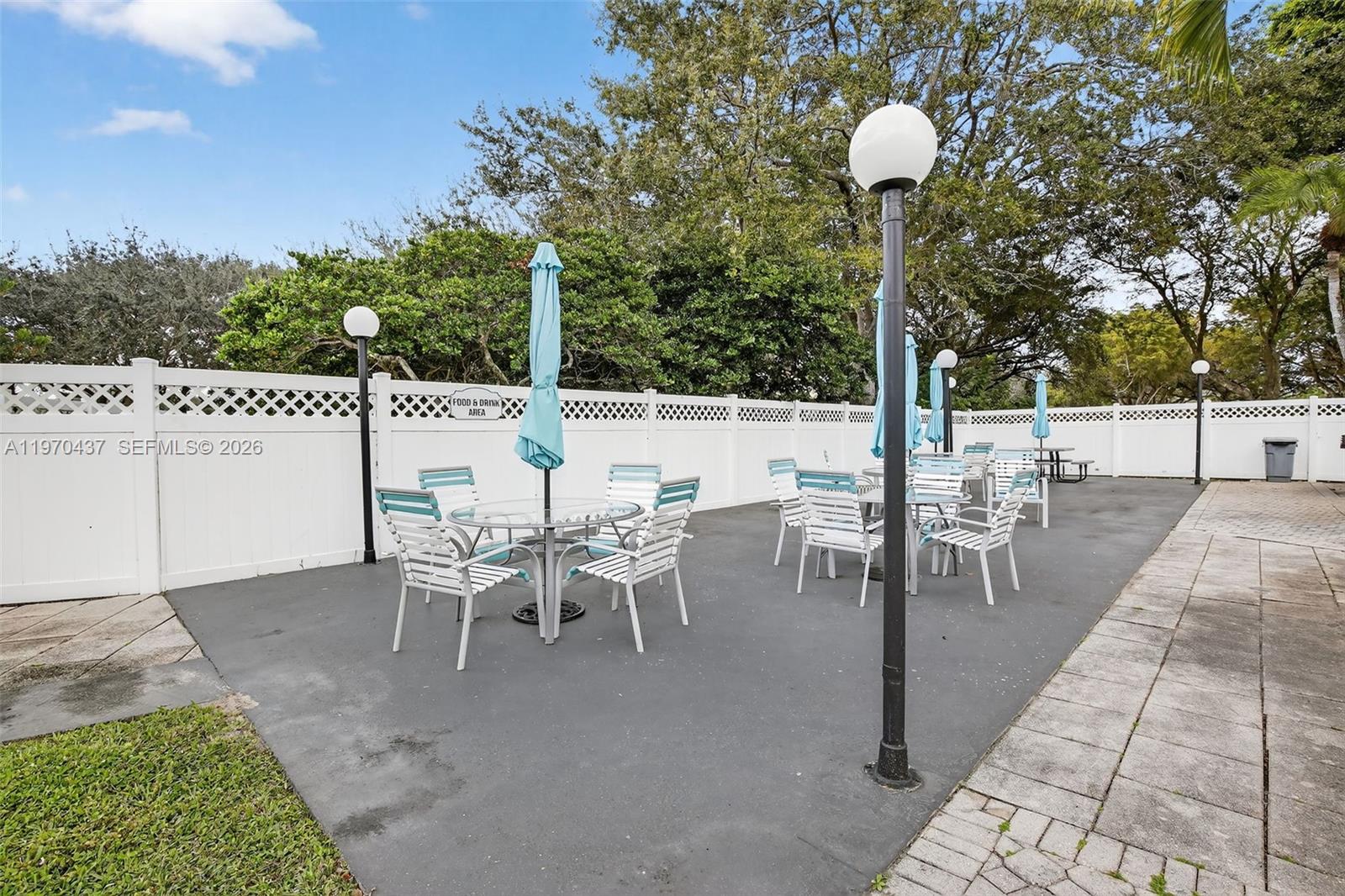 3300 W Rolling Hls Cir #302 Davie, FL 33328