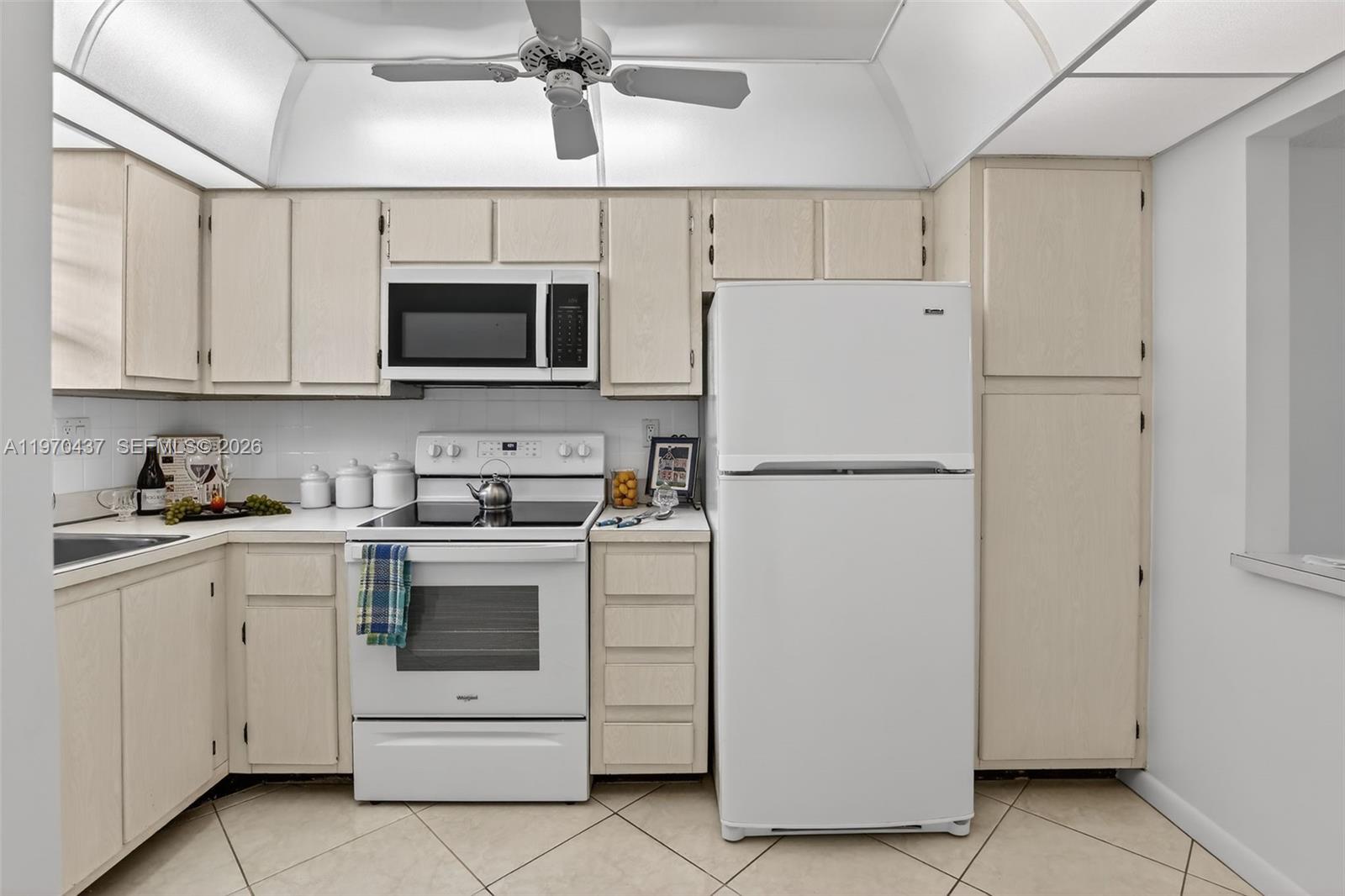 3300 W Rolling Hls Cir #302 Davie, FL 33328