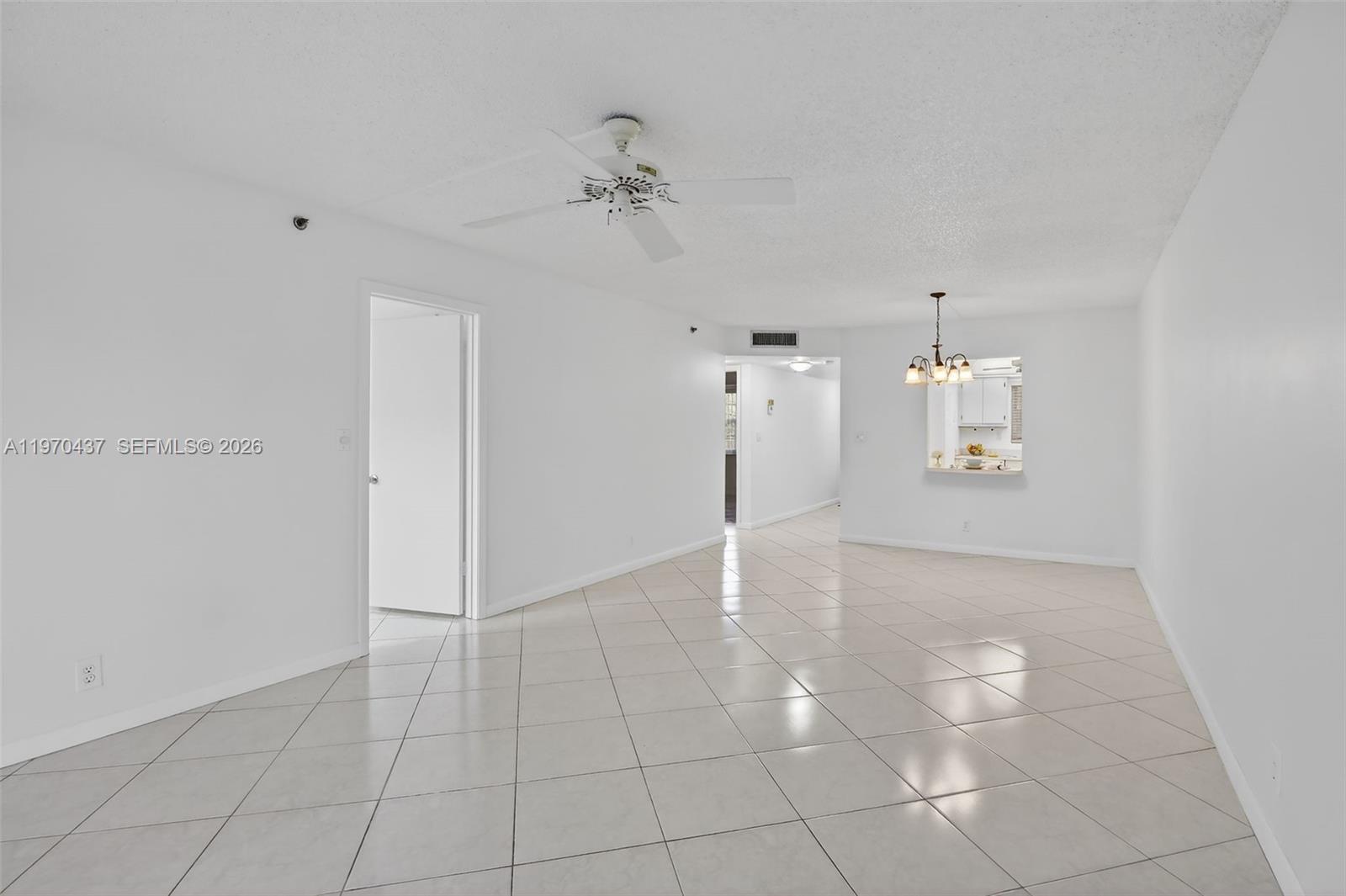 3300 W Rolling Hls Cir #302 Davie, FL 33328