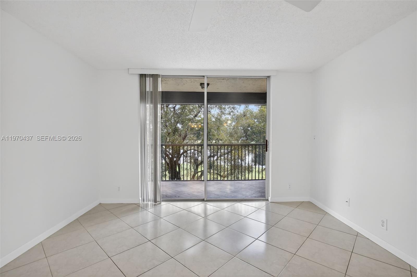 3300 W Rolling Hls Cir #302 Davie, FL 33328