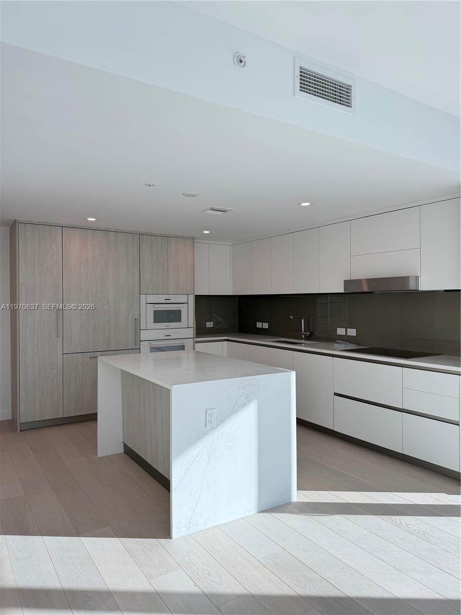 9201 E Bay Hbr Dr #202 Bay Harbor Islands, FL 33154