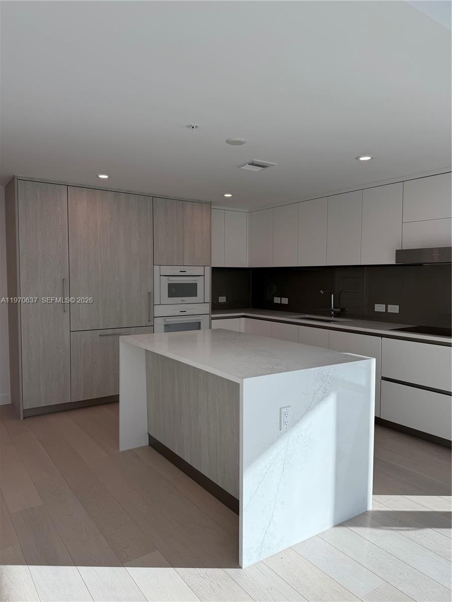 9201 E Bay Hbr Dr #202 Bay Harbor Islands, FL 33154