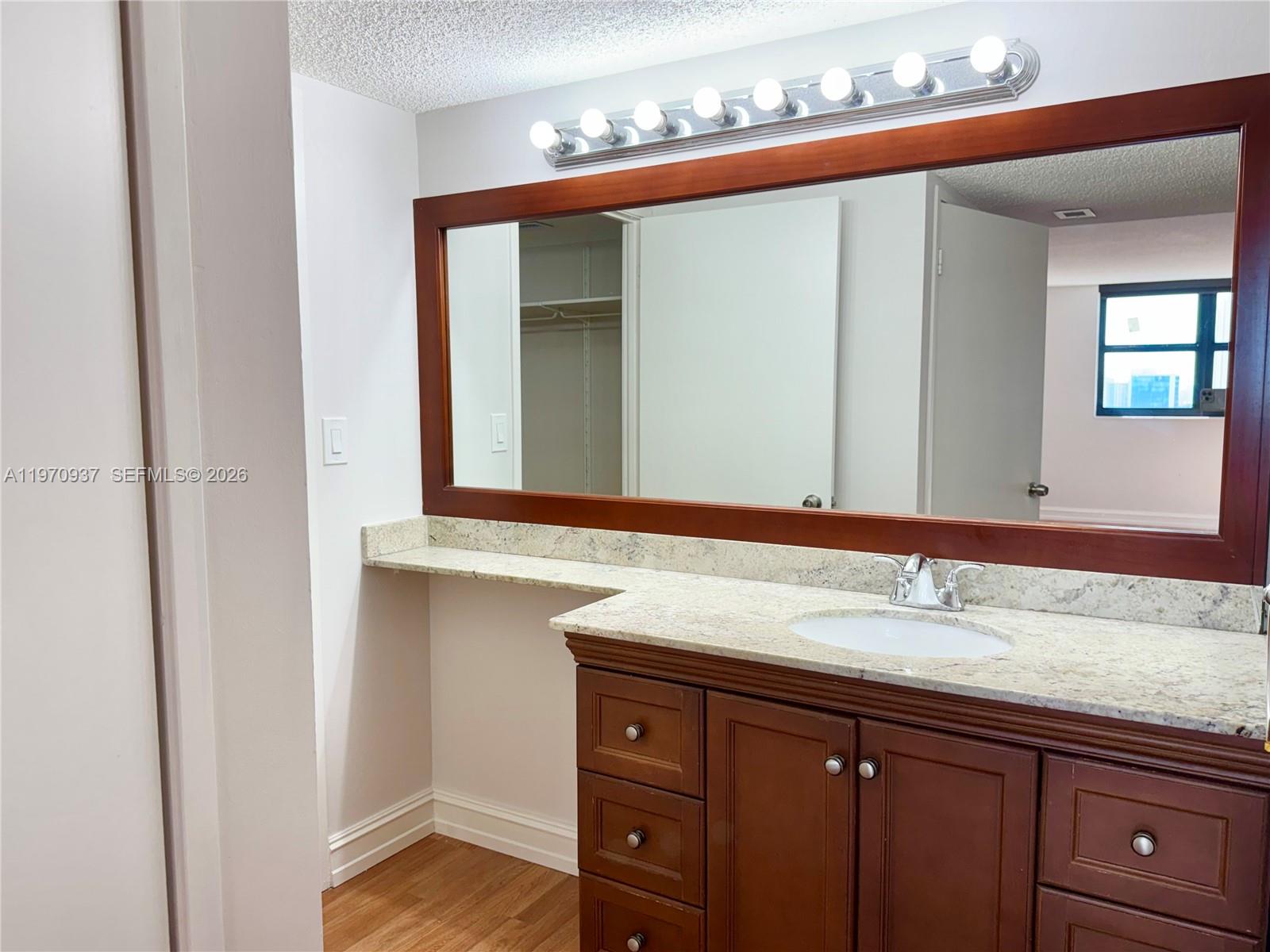 image Winston Towers 60016