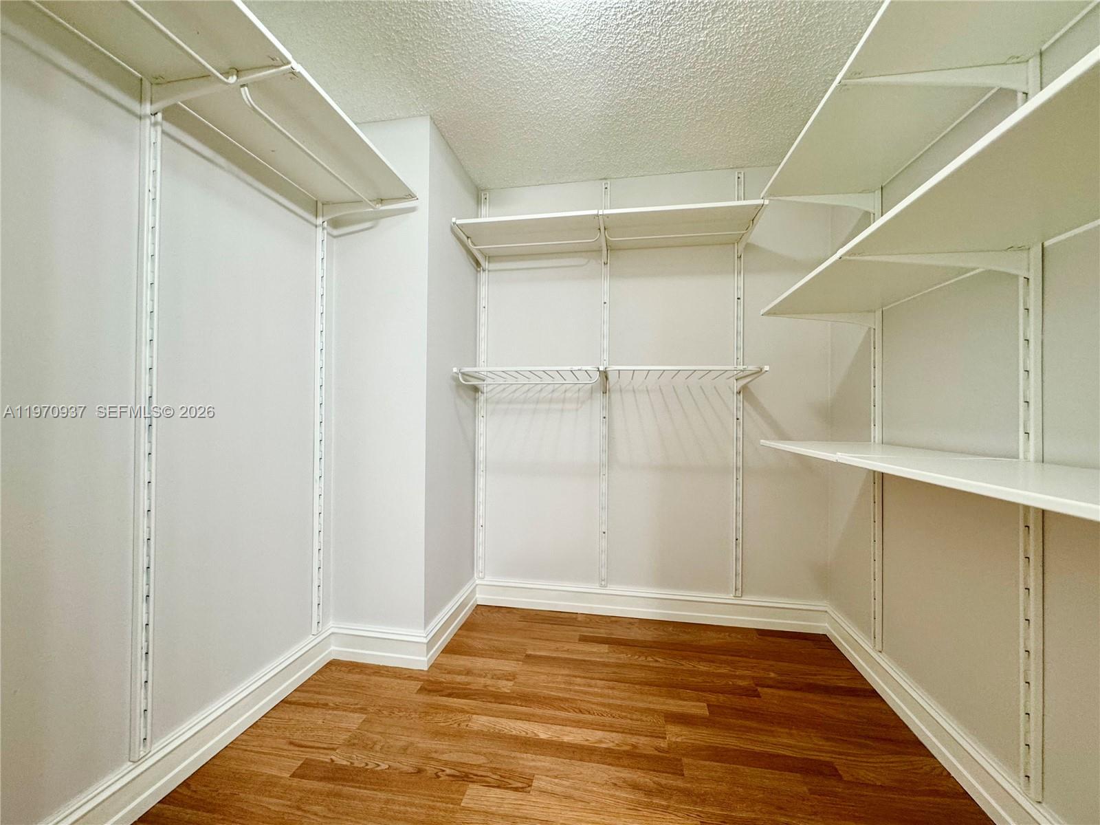 image Winston Towers 60019