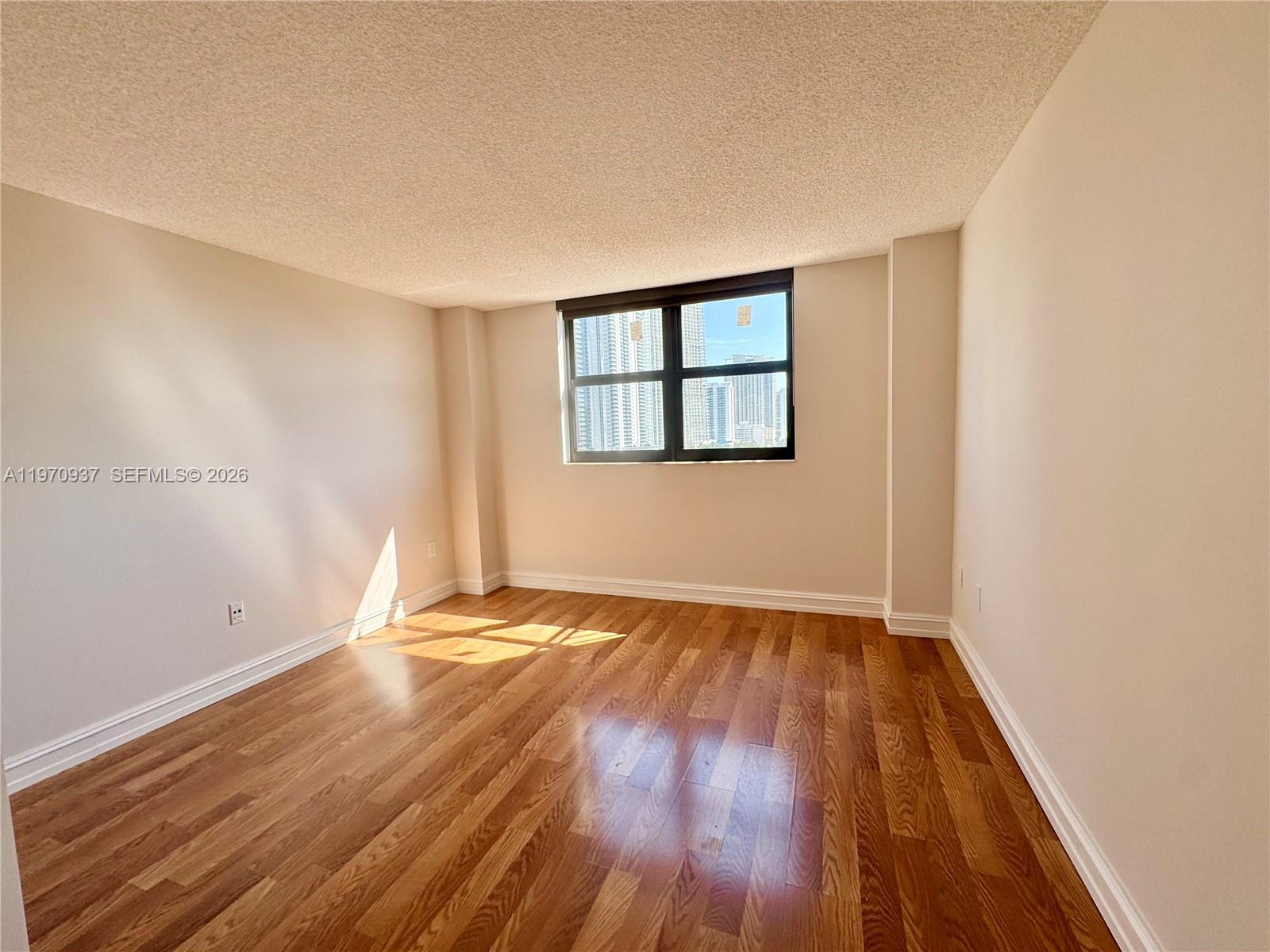 image Winston Towers 60027