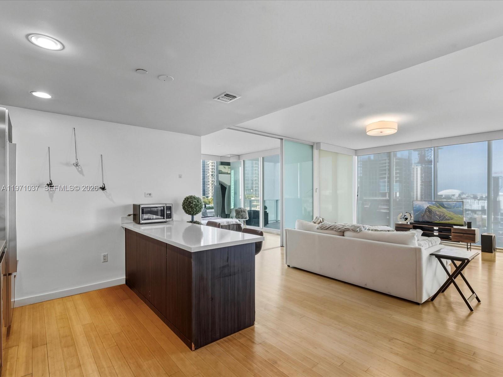 1040 Biscayne Blvd #1107 Miami, FL 33132