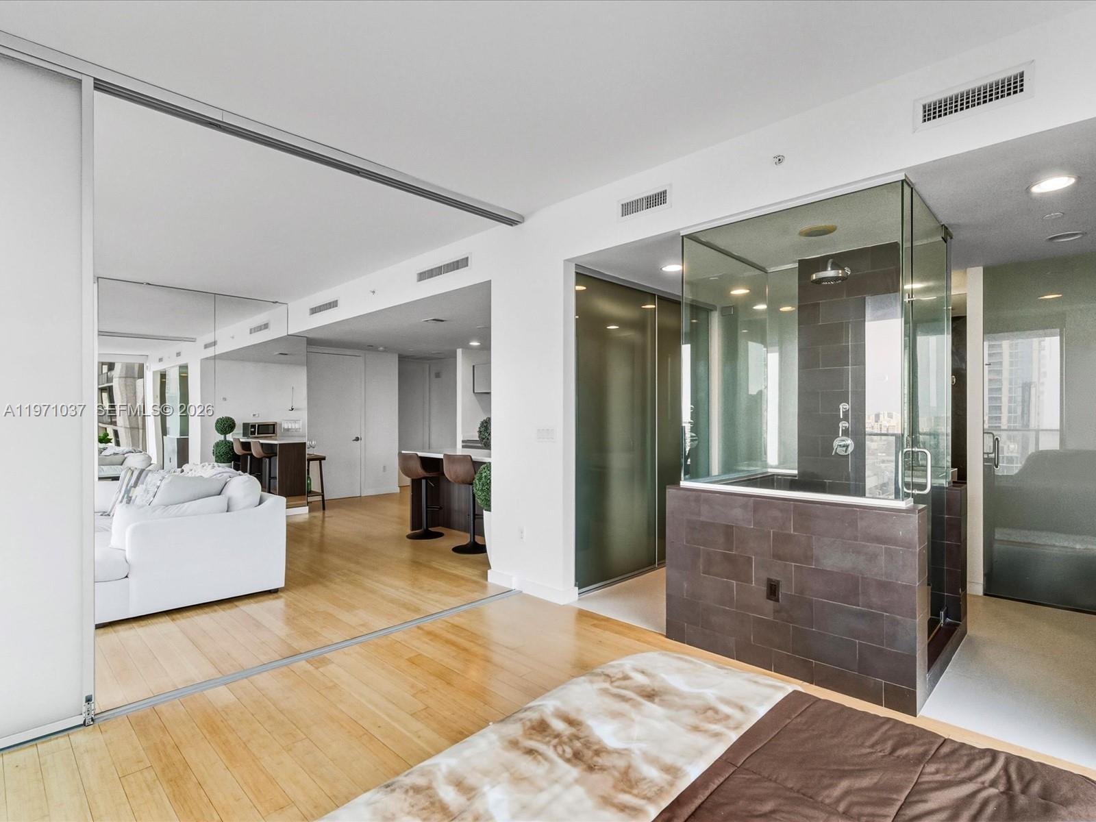 1040 Biscayne Blvd #1107 Miami, FL 33132