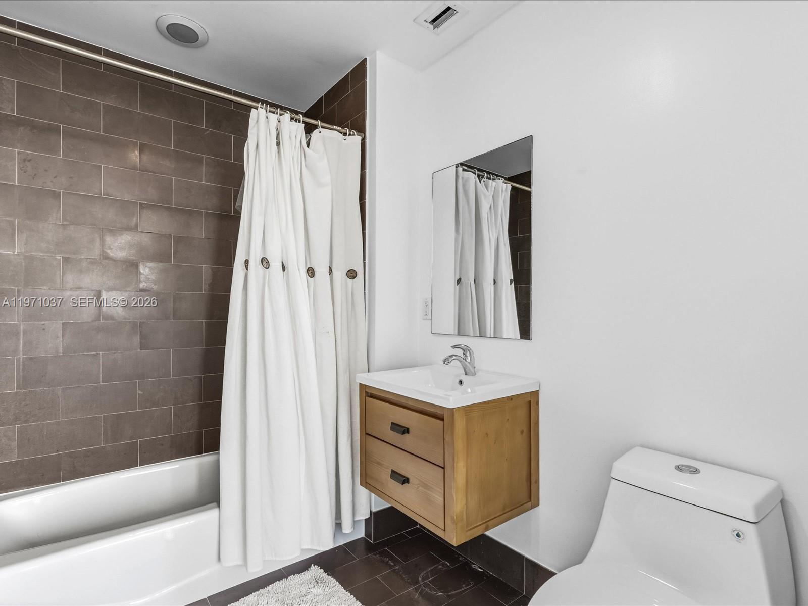 1040 Biscayne Blvd #1107 Miami, FL 33132