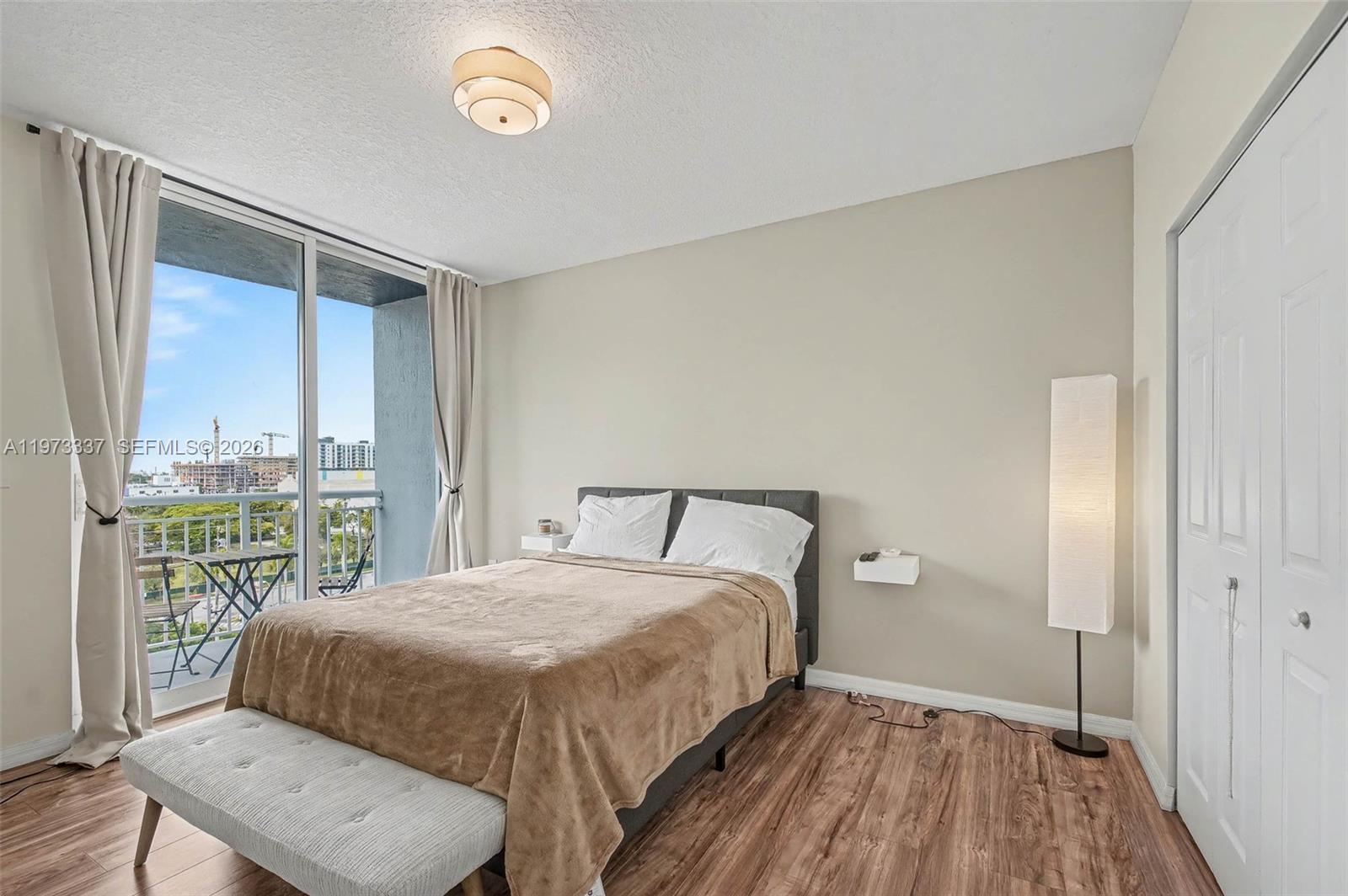 image 1800 Biscayne Plaza9