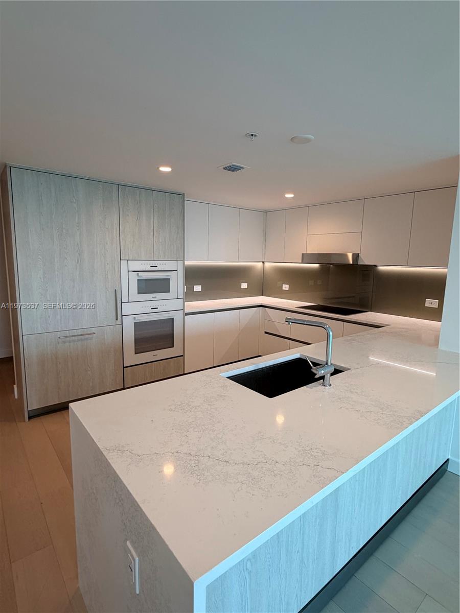 image La Baia Bay Harbor12