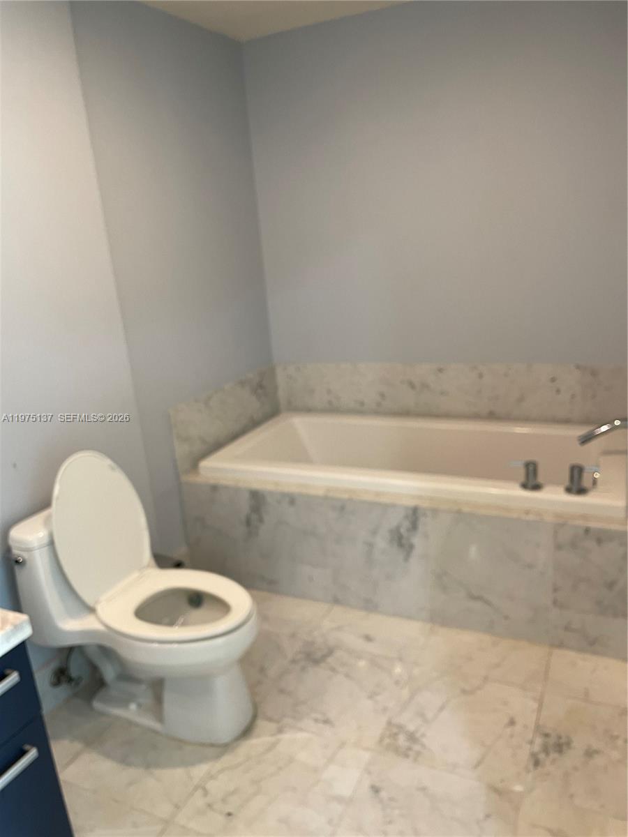 image Vizcayne South10