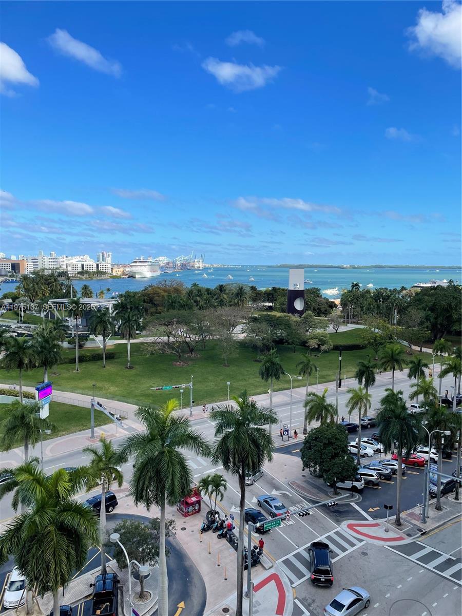 image Vizcayne South21