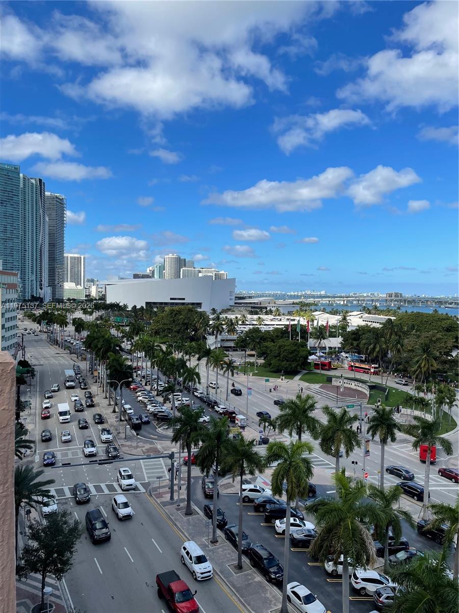 image Vizcayne South23