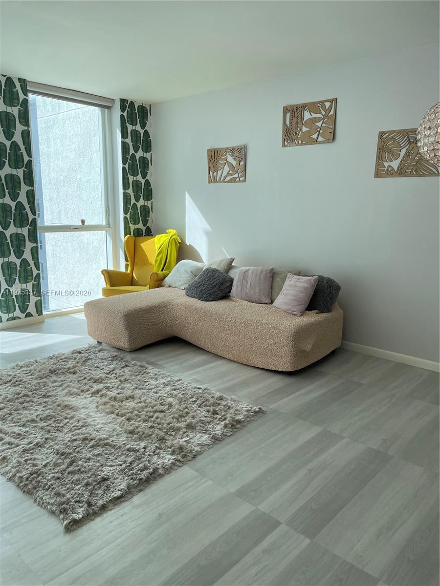 image Vizcayne South7