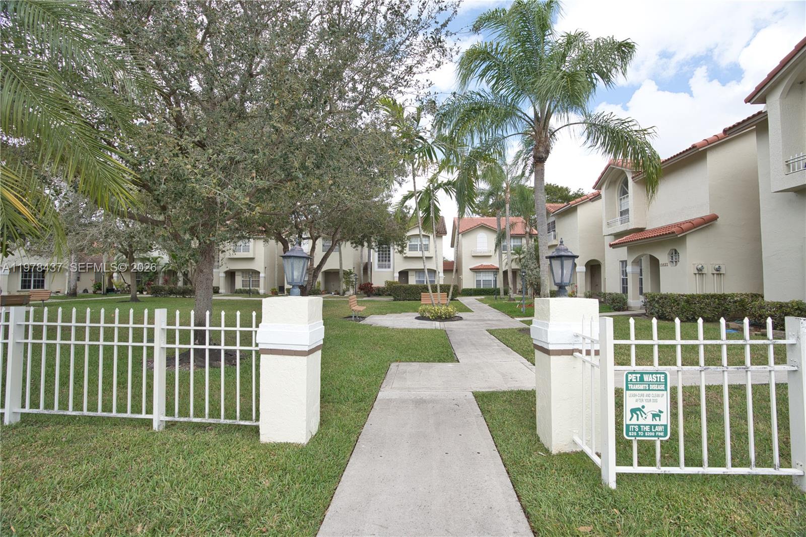 10829 NW 3rd Ct #B12L Pembroke Pines, FL 33026