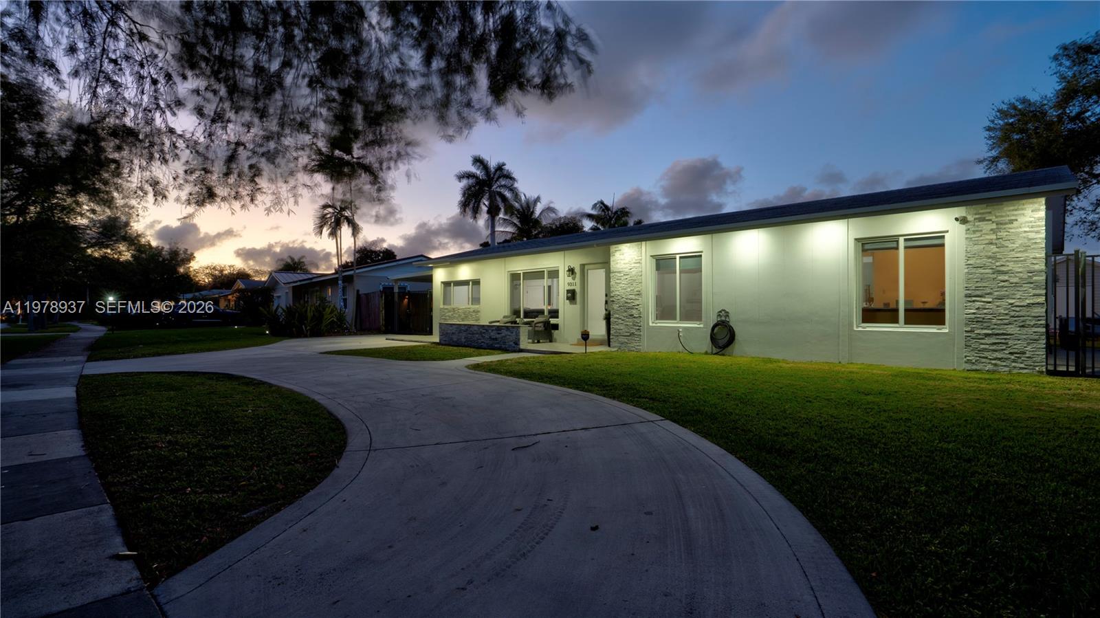 9311 Sterling Dr Cutler Bay, FL 33157