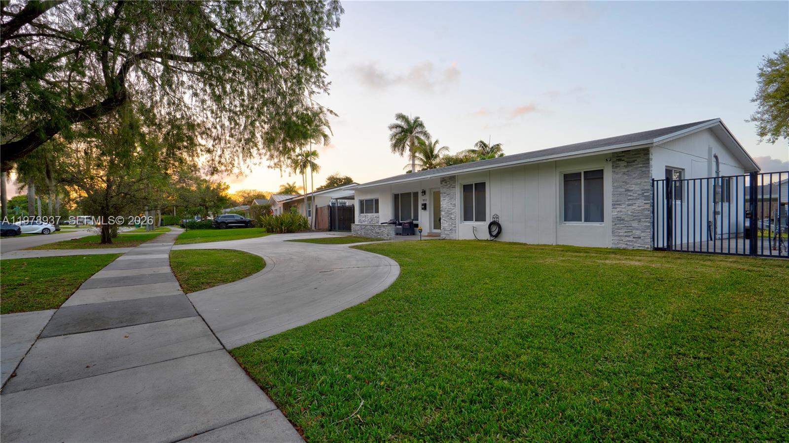 9311 Sterling Dr Cutler Bay, FL 33157