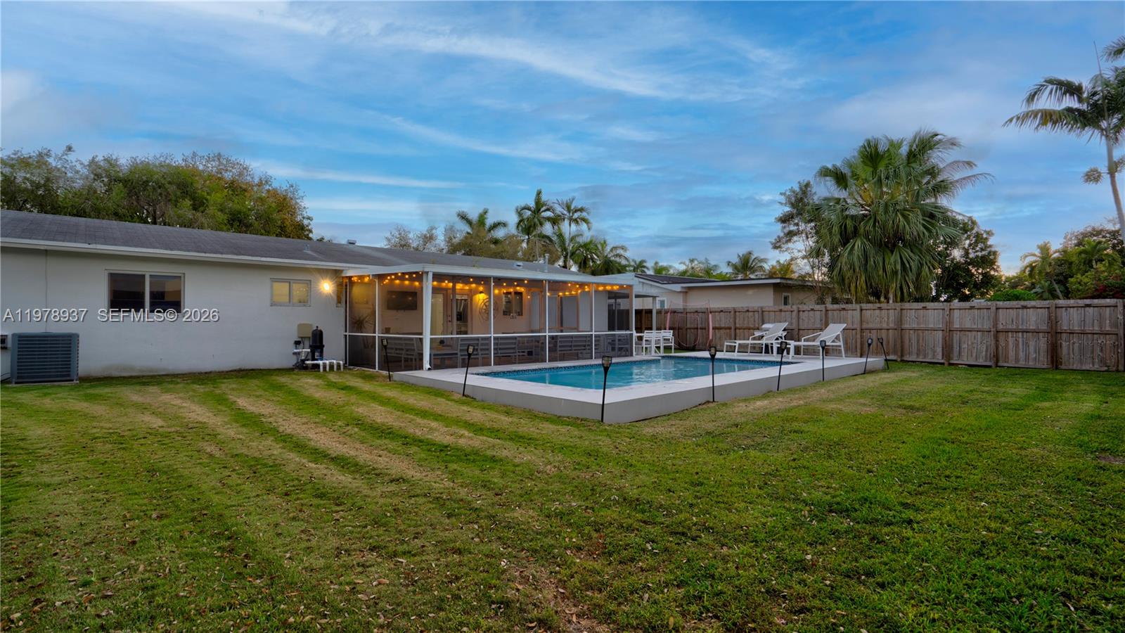 9311 Sterling Dr Cutler Bay, FL 33157