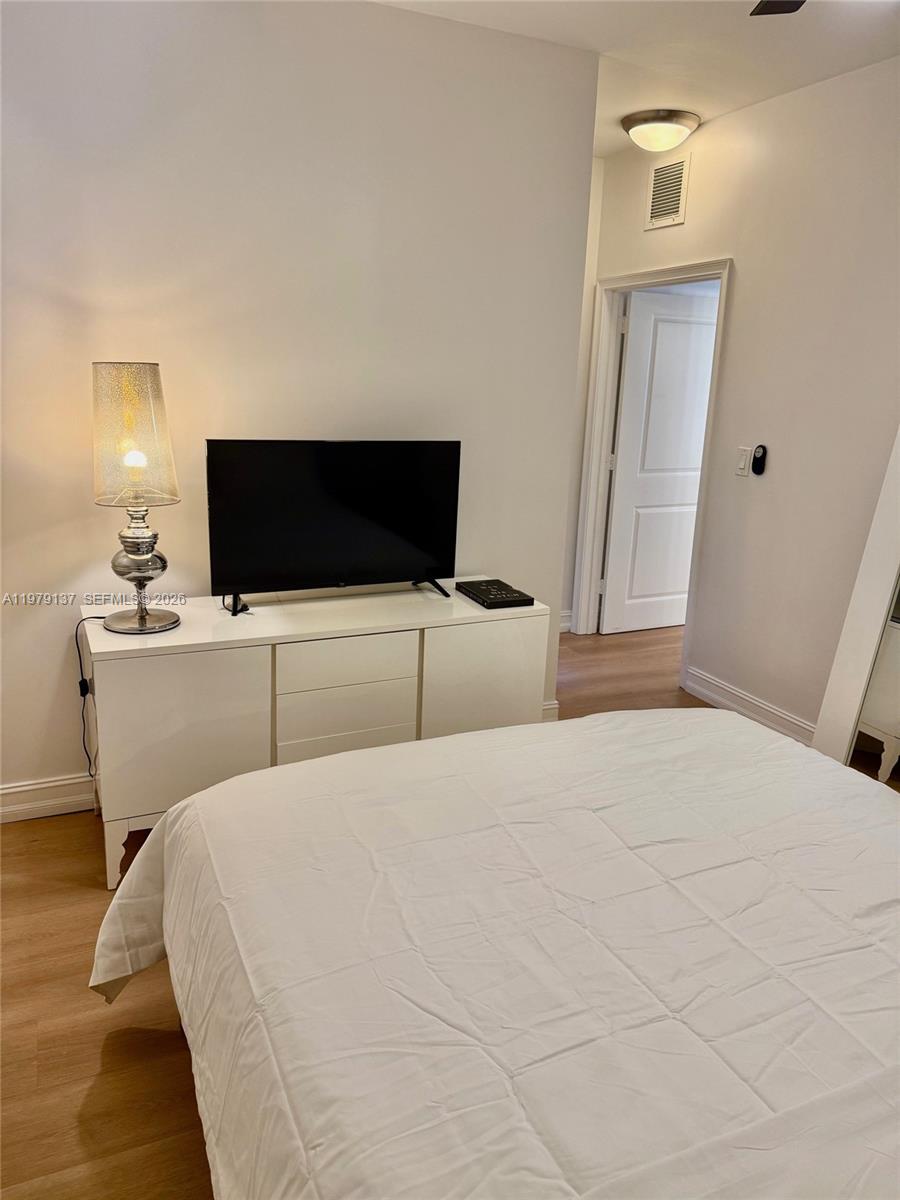 611 11th St #104 Miami Beach, FL 33139