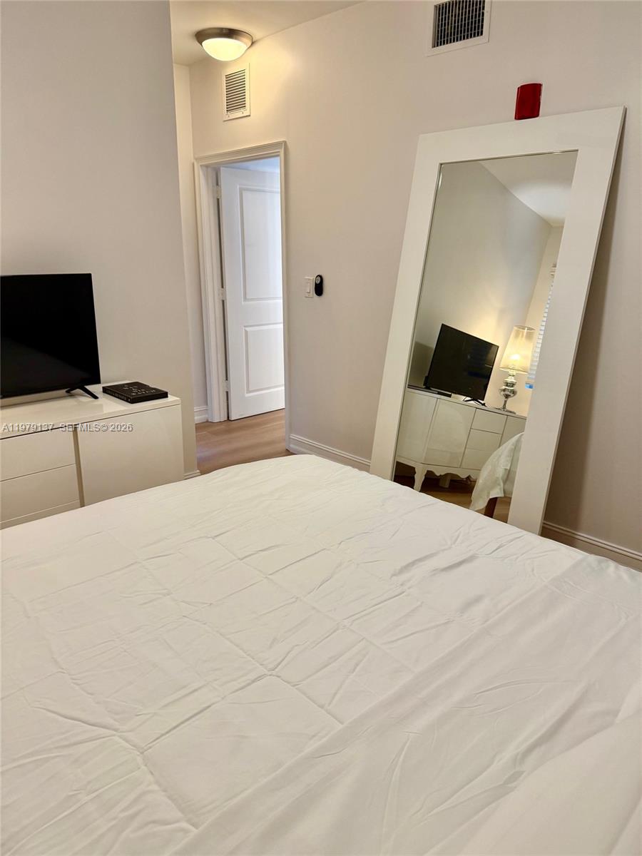 611 11th St #104 Miami Beach, FL 33139