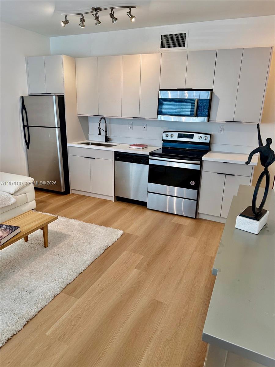 611 11th St #104 Miami Beach, FL 33139