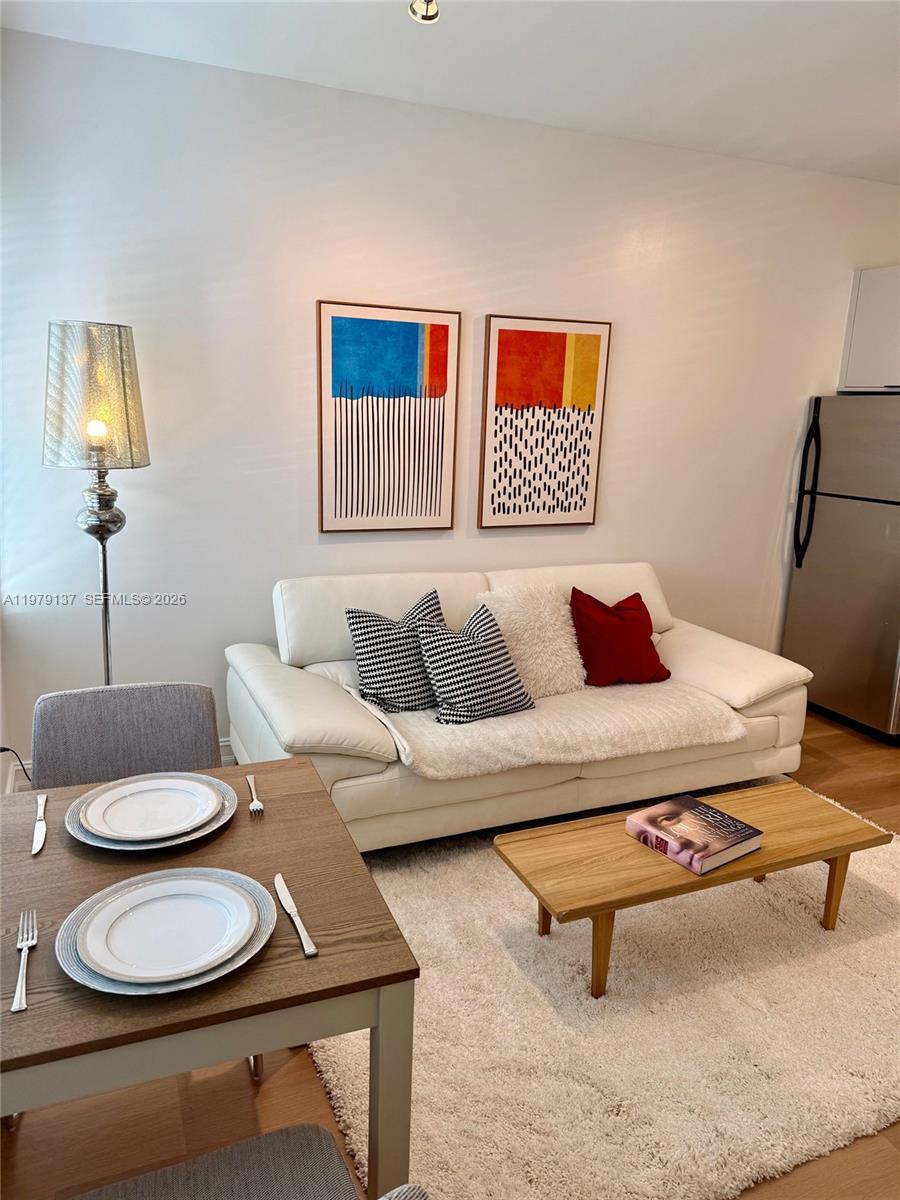 611 11th St #104 Miami Beach, FL 33139