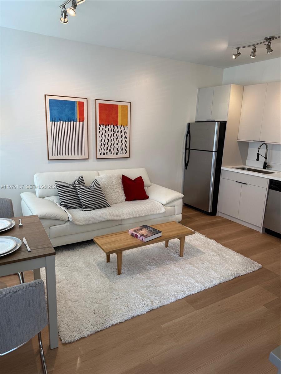 611 11th St #104 Miami Beach, FL 33139