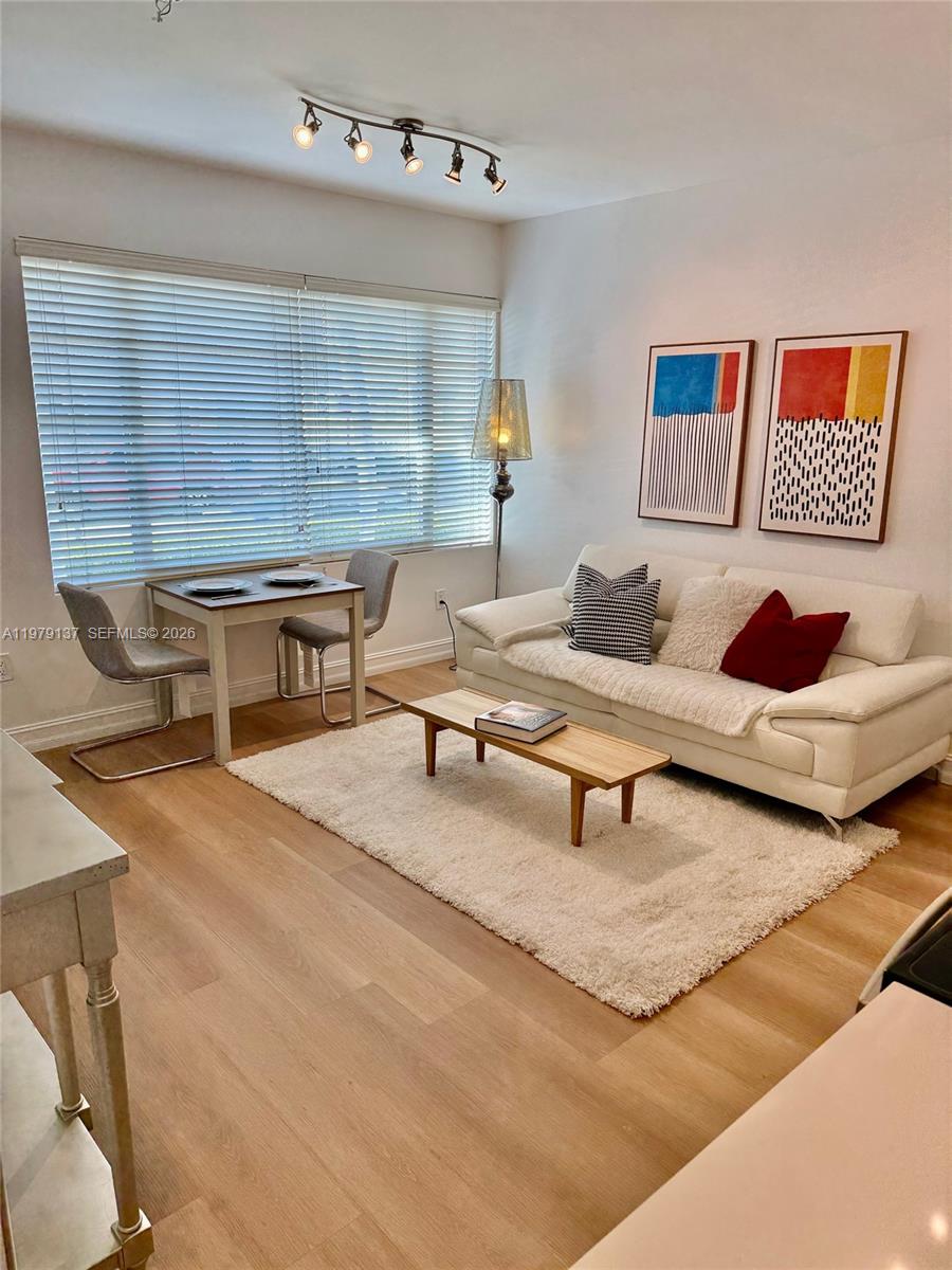 611 11th St #104 Miami Beach, FL 33139