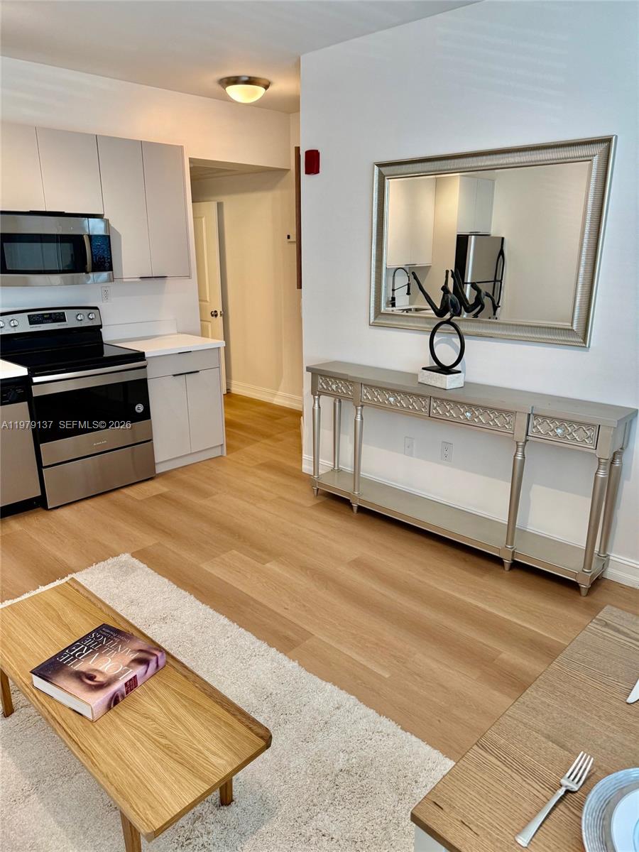 611 11th St #104 Miami Beach, FL 33139