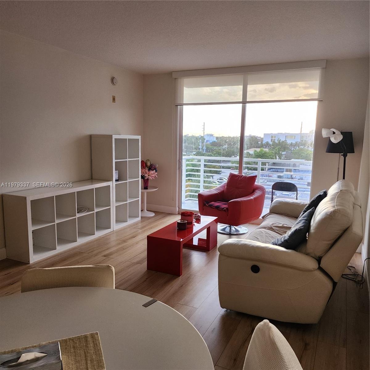 image The Venture at Aventura17